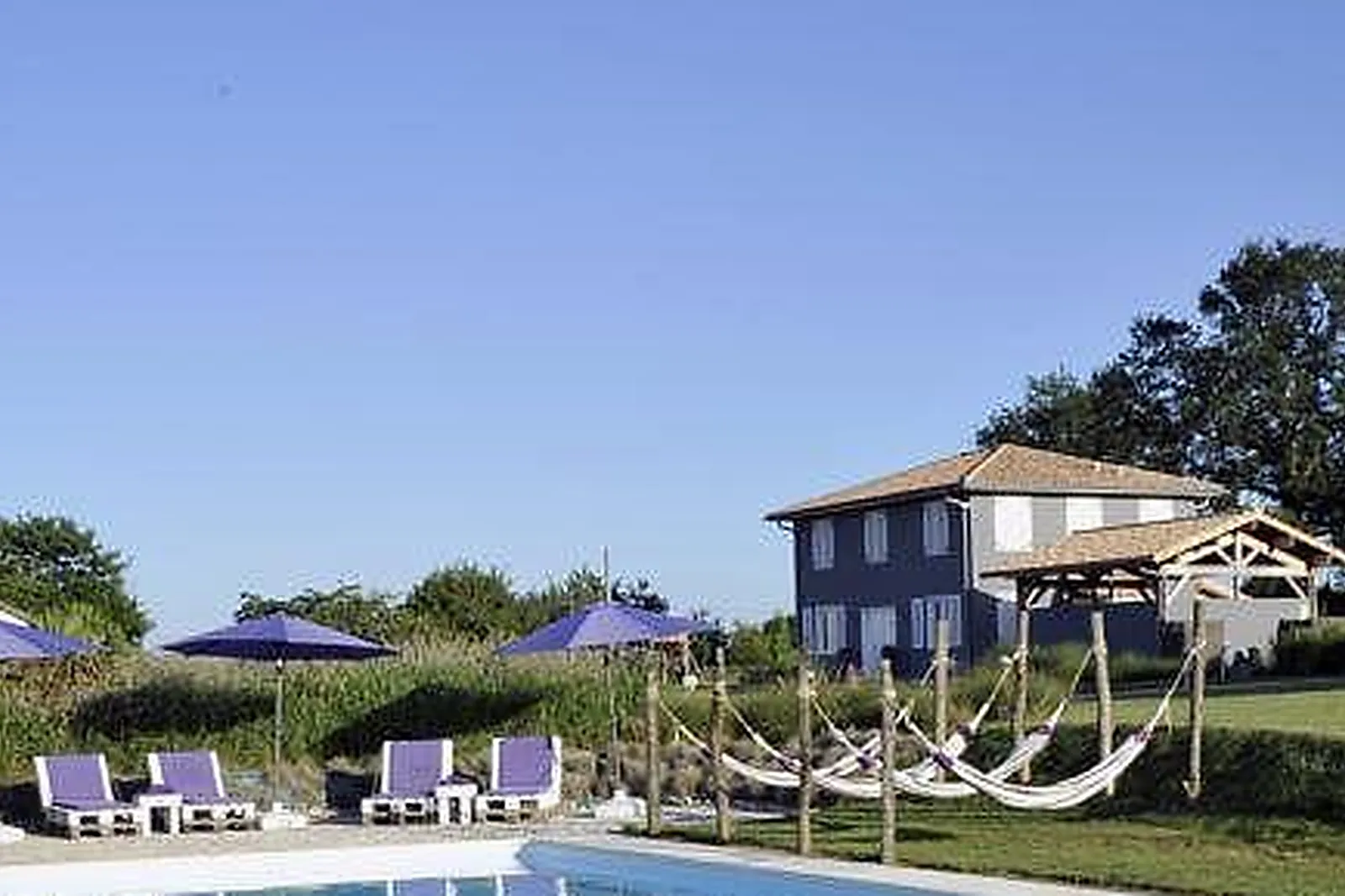 Lieux événementiels, HÔTELLERIE LA PETITE COURONNE ***