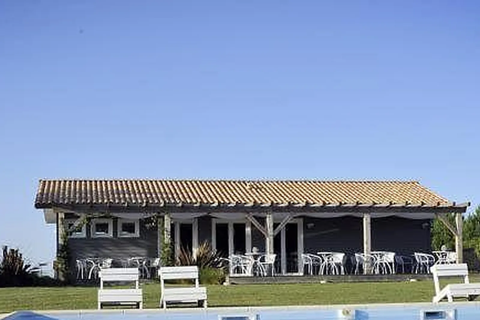 Lieux événementiels, HÔTELLERIE LA PETITE COURONNE ***