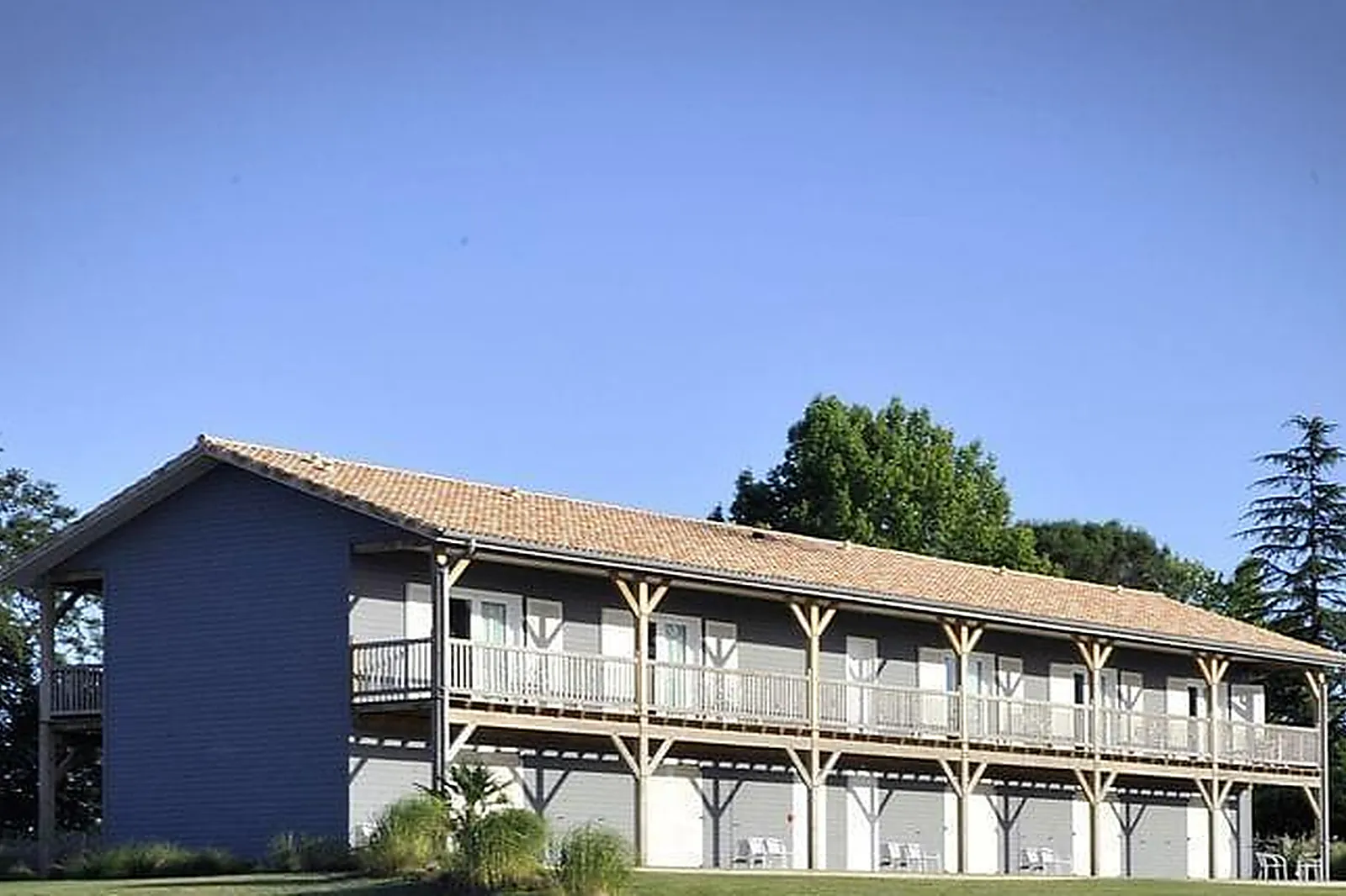 Lieux événementiels, HÔTELLERIE LA PETITE COURONNE ***