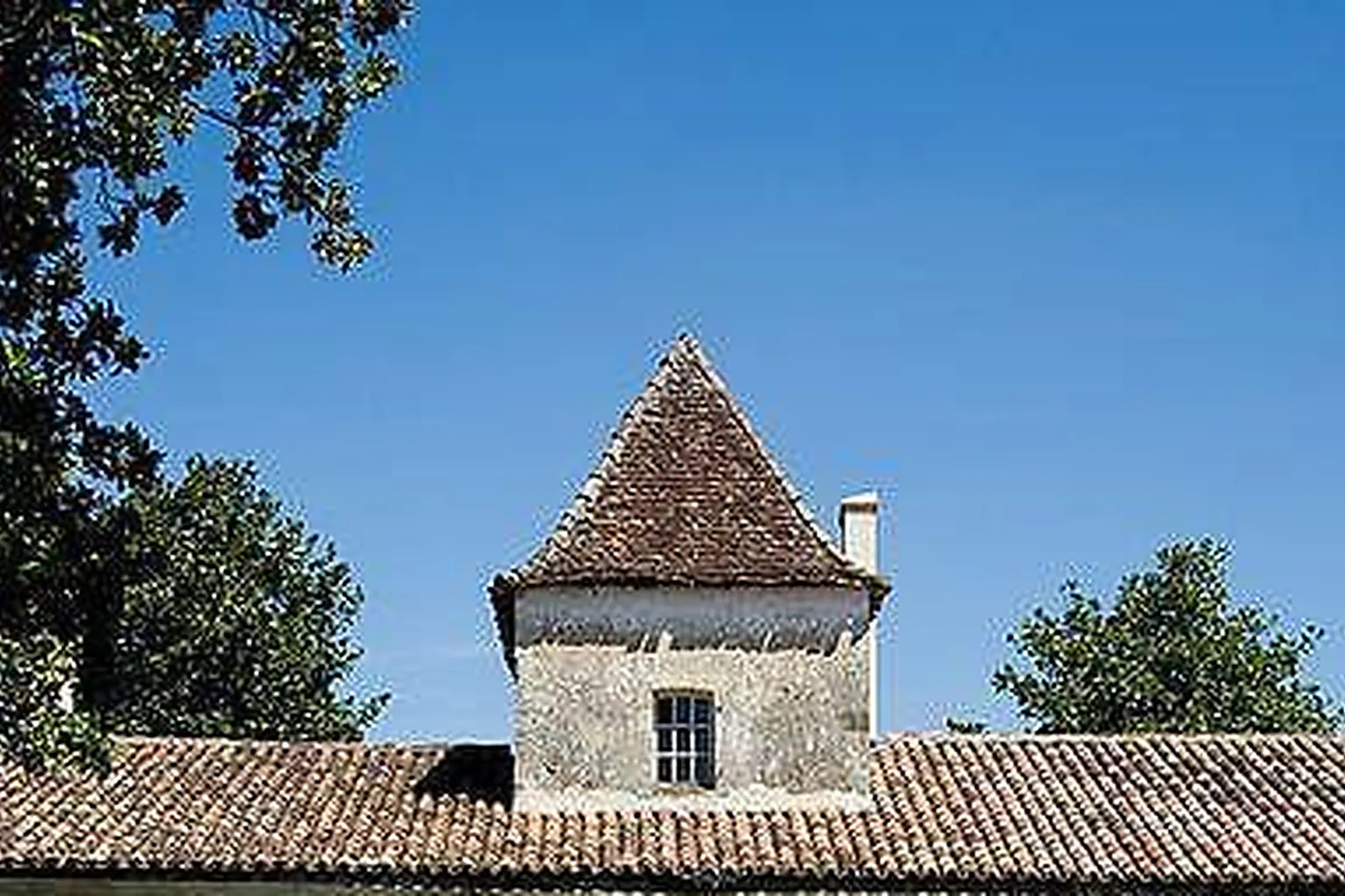 Lieux événementiels, HÔTELLERIE LA PETITE COURONNE ***