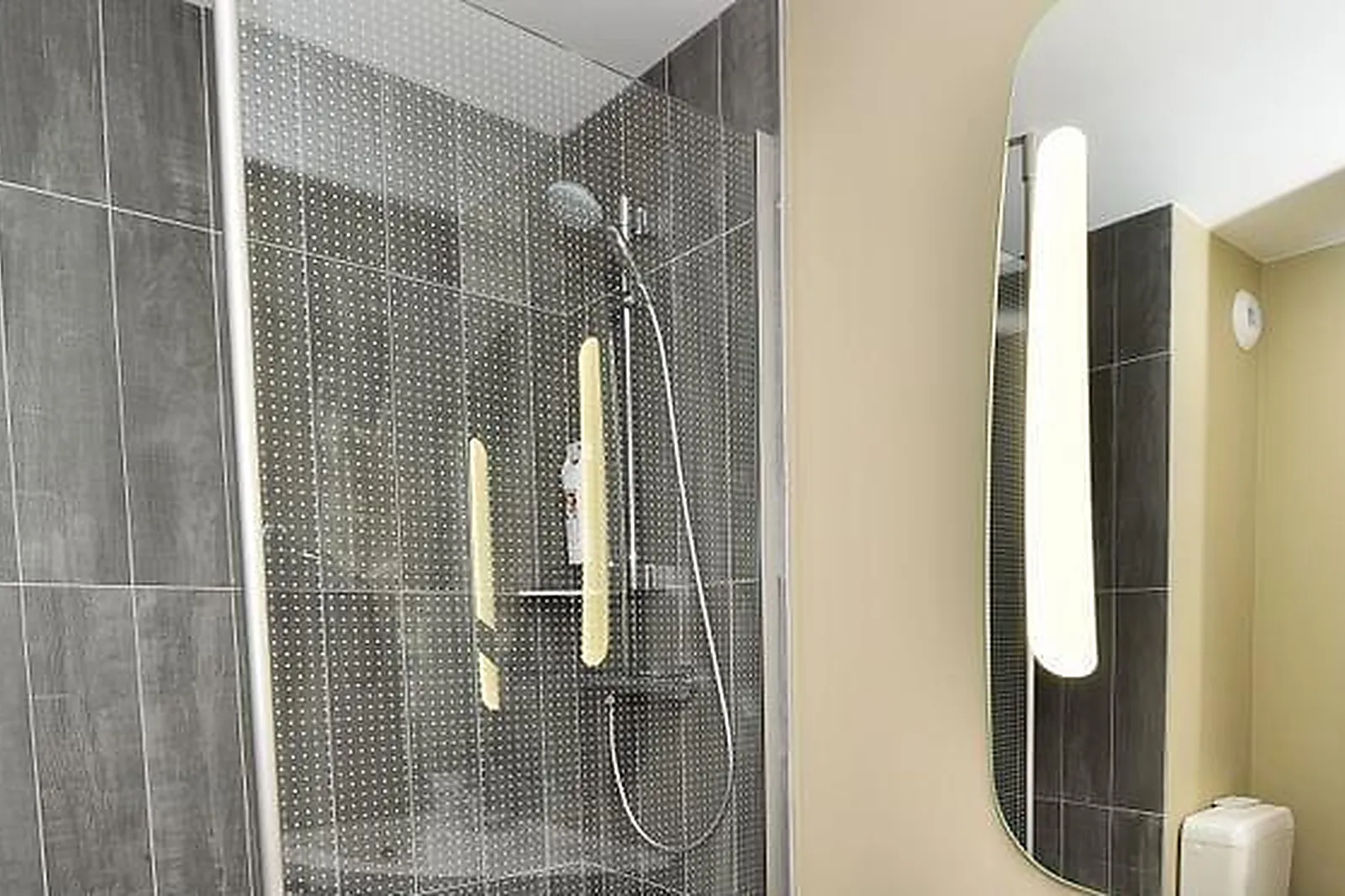 Lieux événementiels, LENNON