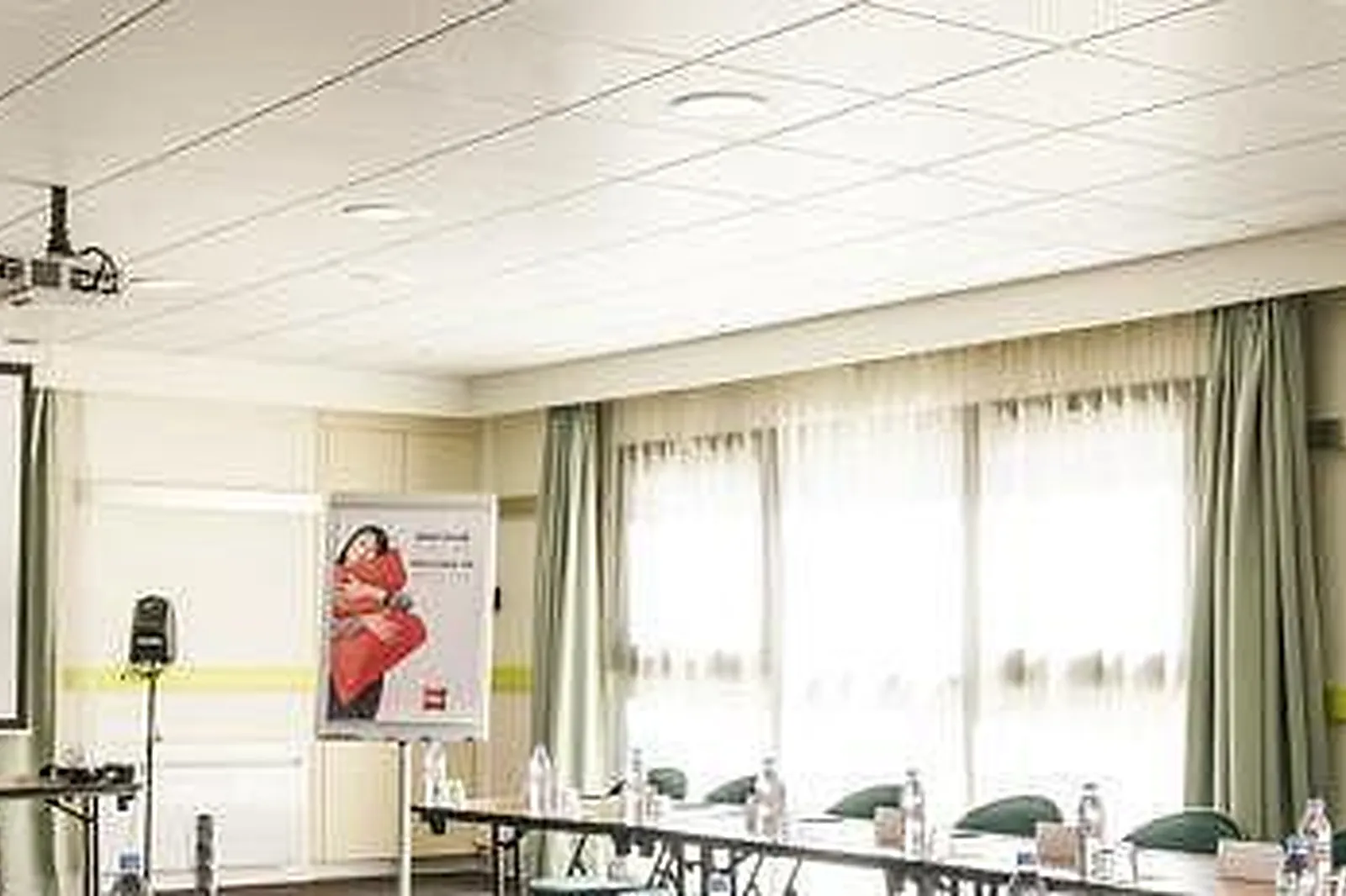 Lieux événementiels, IBIS ISSY LES MOULINEAUX***