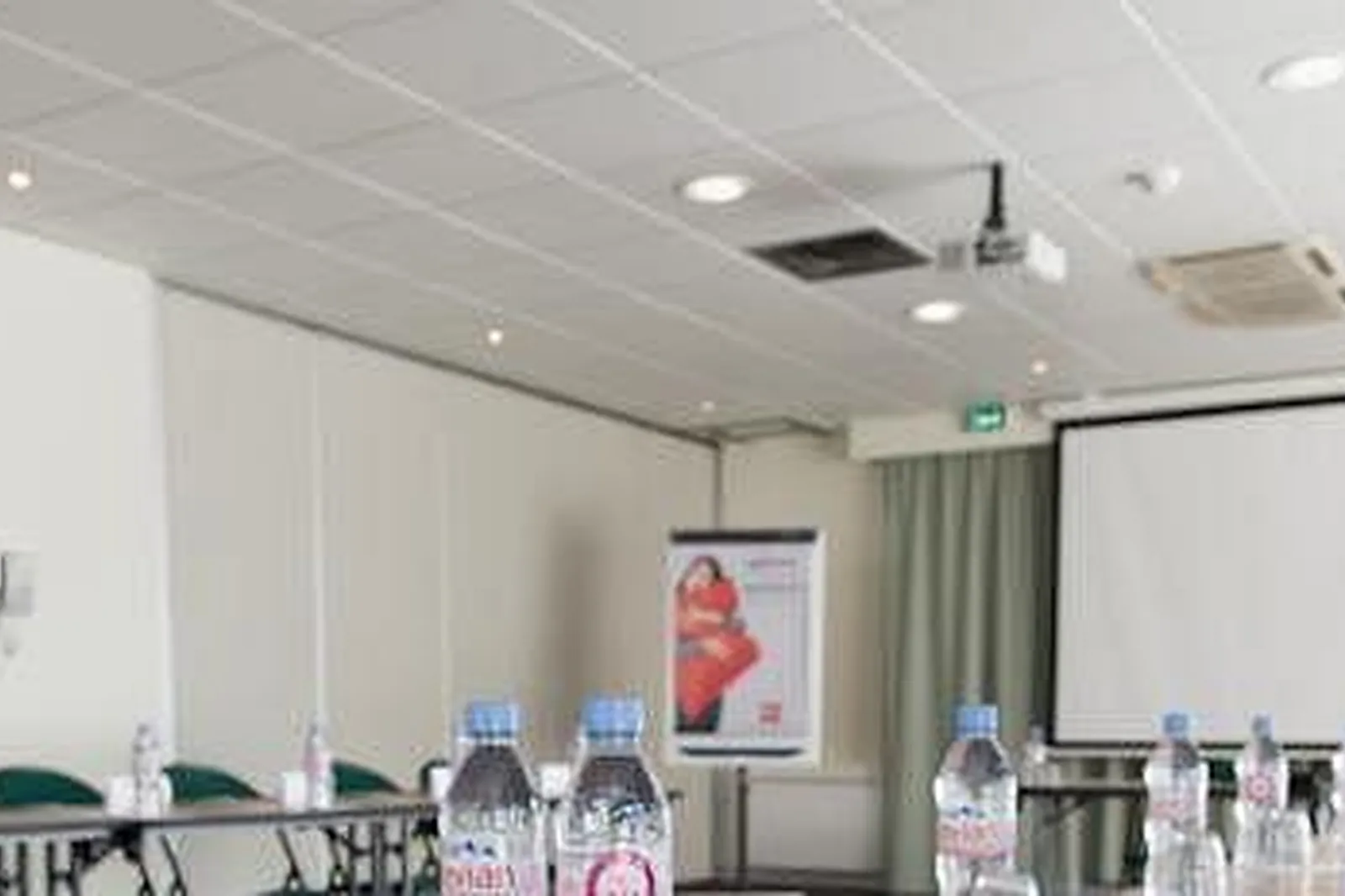 Lieux événementiels, IBIS ISSY LES MOULINEAUX***