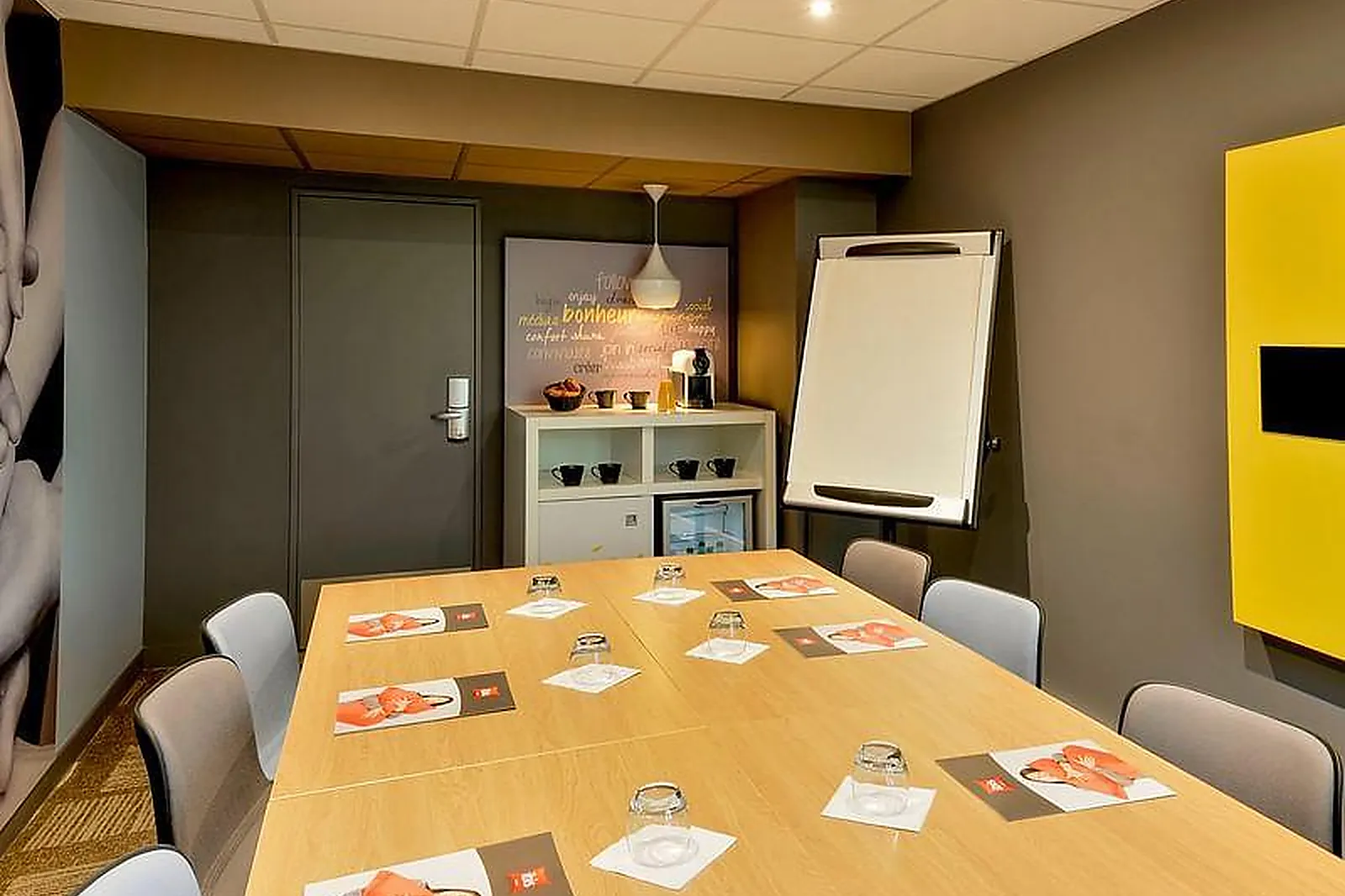 Lieux événementiels, IBIS ROANNE LE COTEAU ***