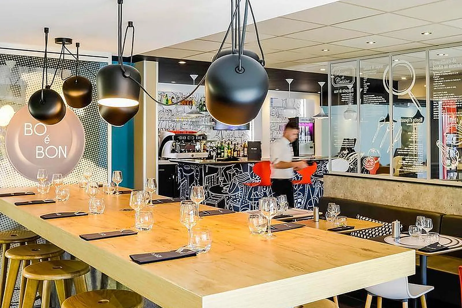 Lieux événementiels, IBIS ROANNE LE COTEAU ***