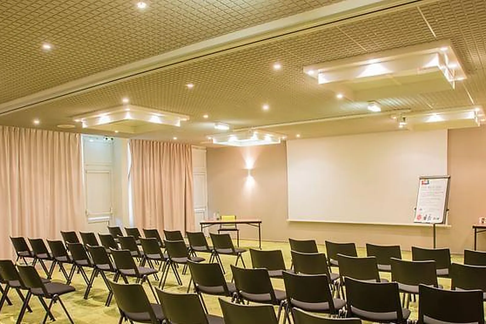 Lieux événementiels, IBIS STYLES TOURS SUD ***