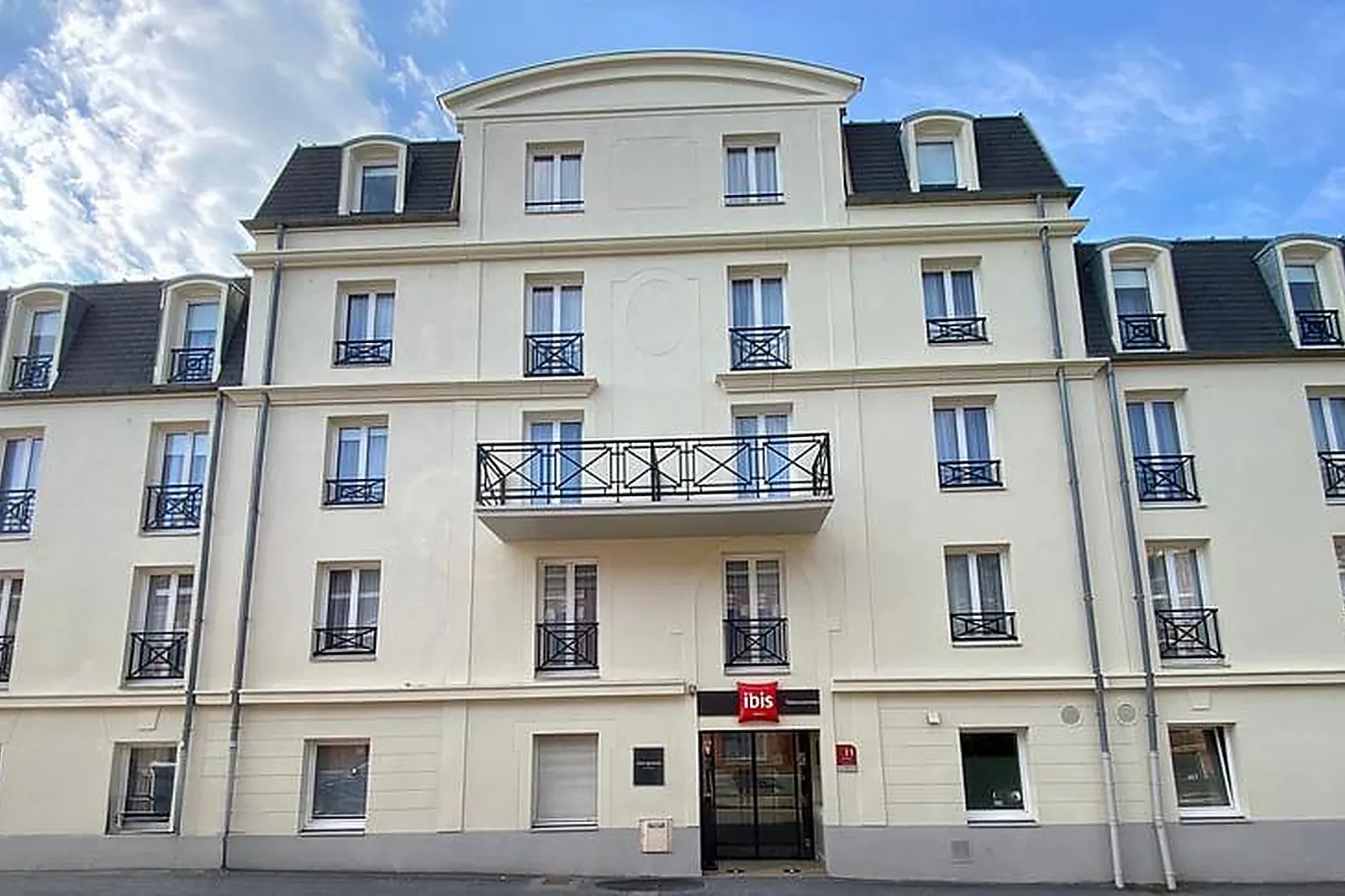 Lieux événementiels, IBIS VALENCIENNES***