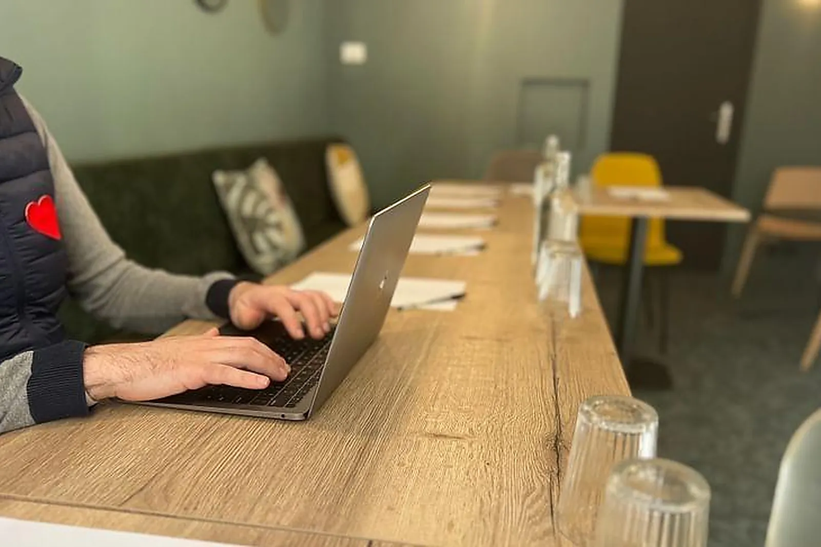 Lieux événementiels, IBIS VALENCIENNES***