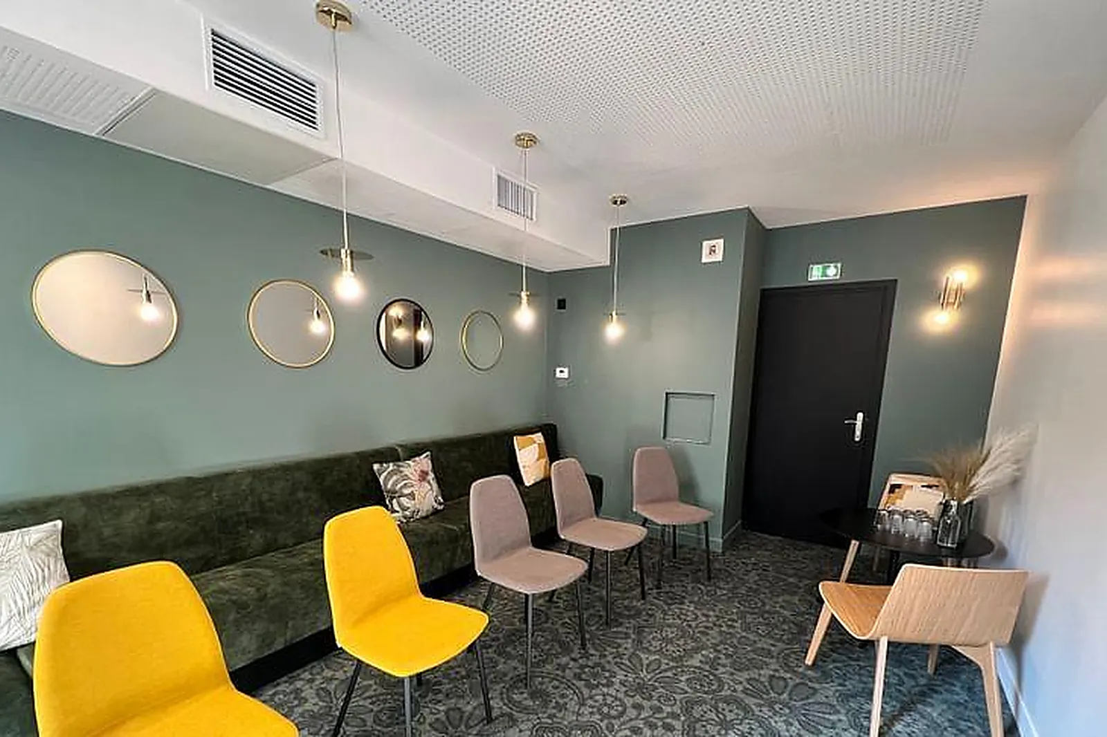 Lieux événementiels, IBIS VALENCIENNES***