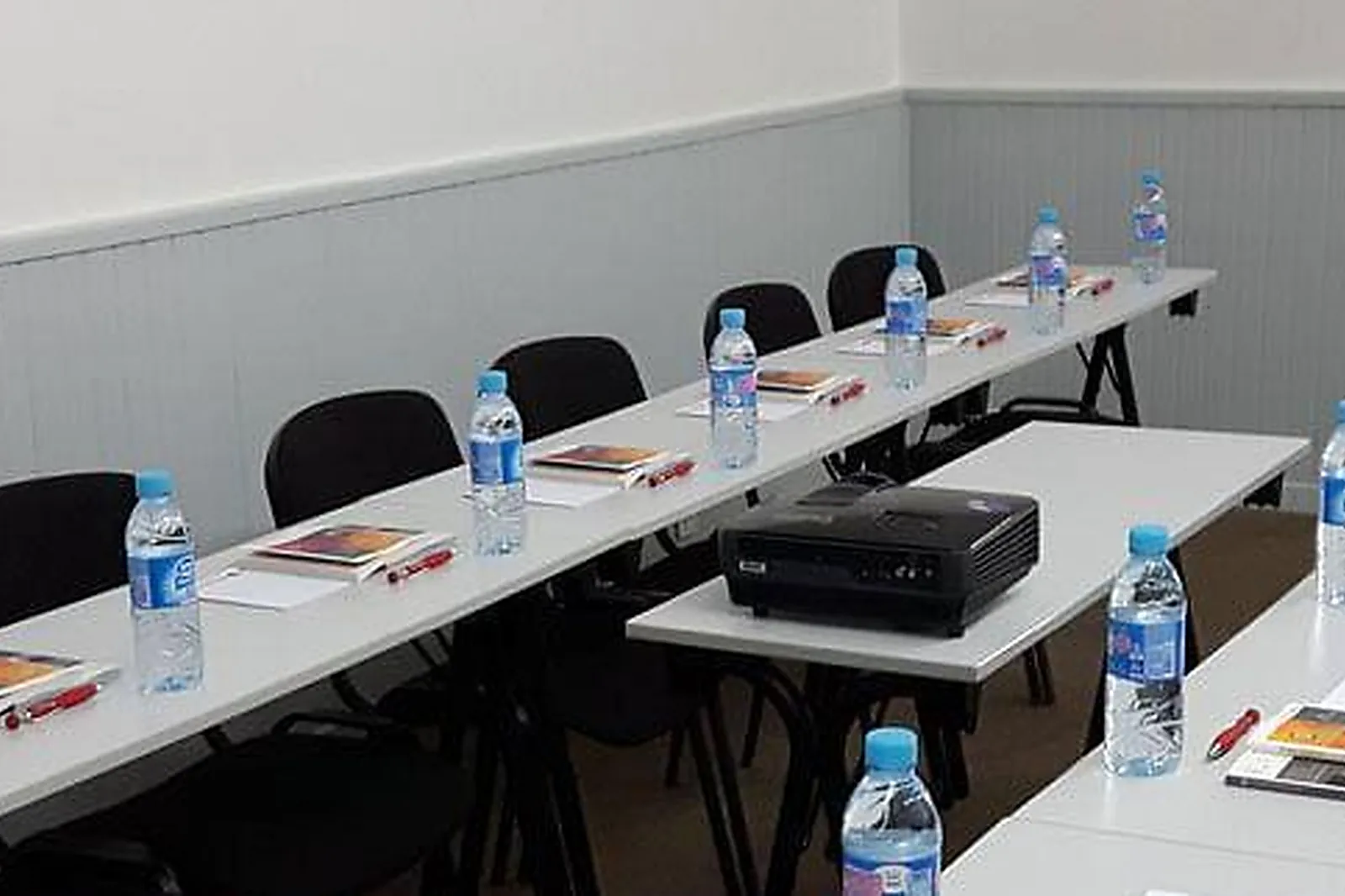 Lieux événementiels, INTER-HÔTEL LE FLORÉAL VENCE ***