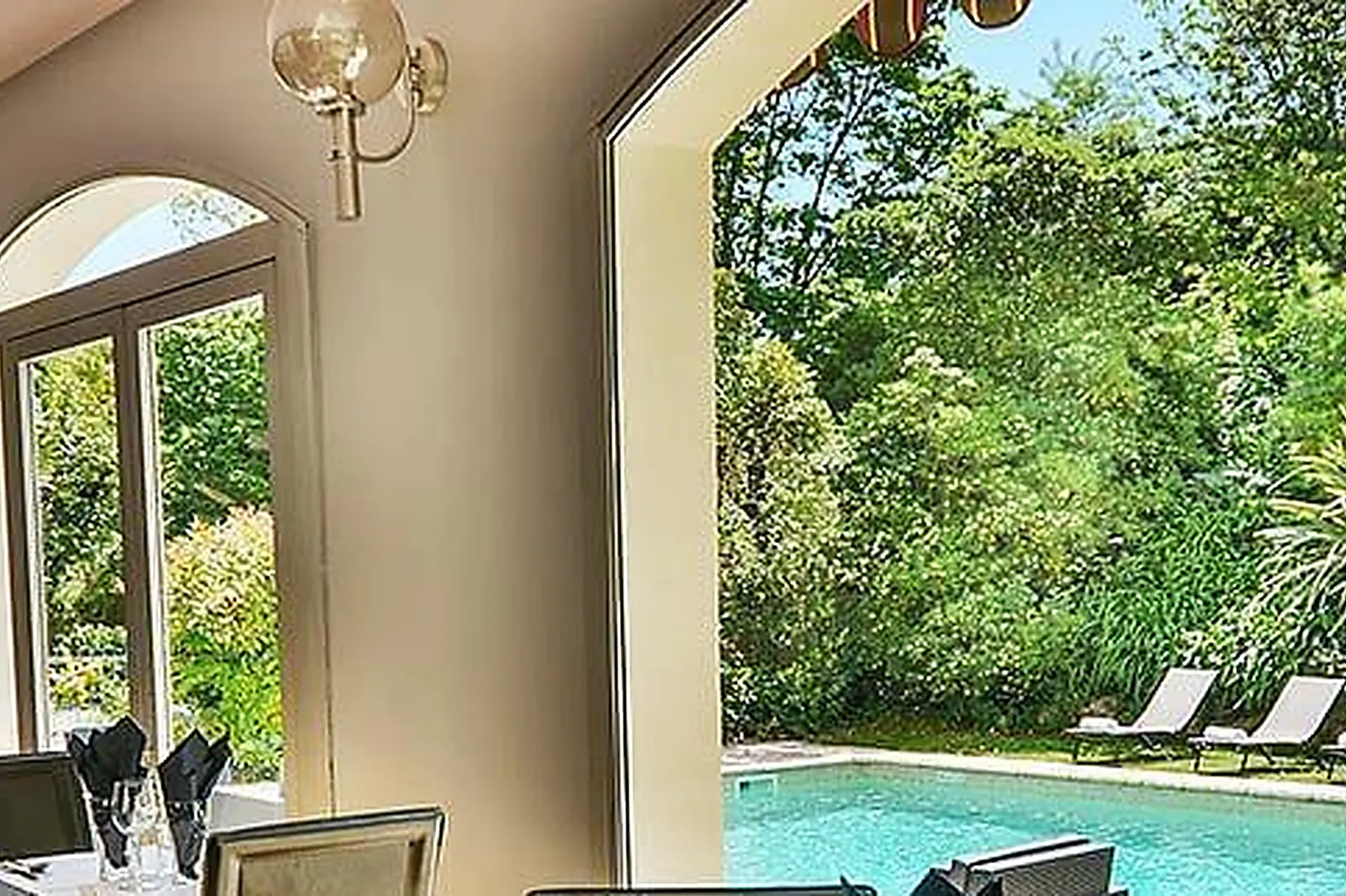 Lieux événementiels, INTER-HÔTEL LE FLORÉAL VENCE ***