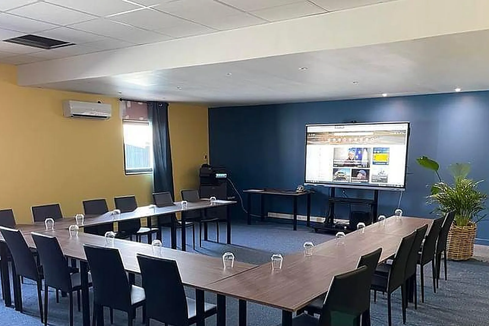 Lieux événementiels, INTÉRIEUR GOLF