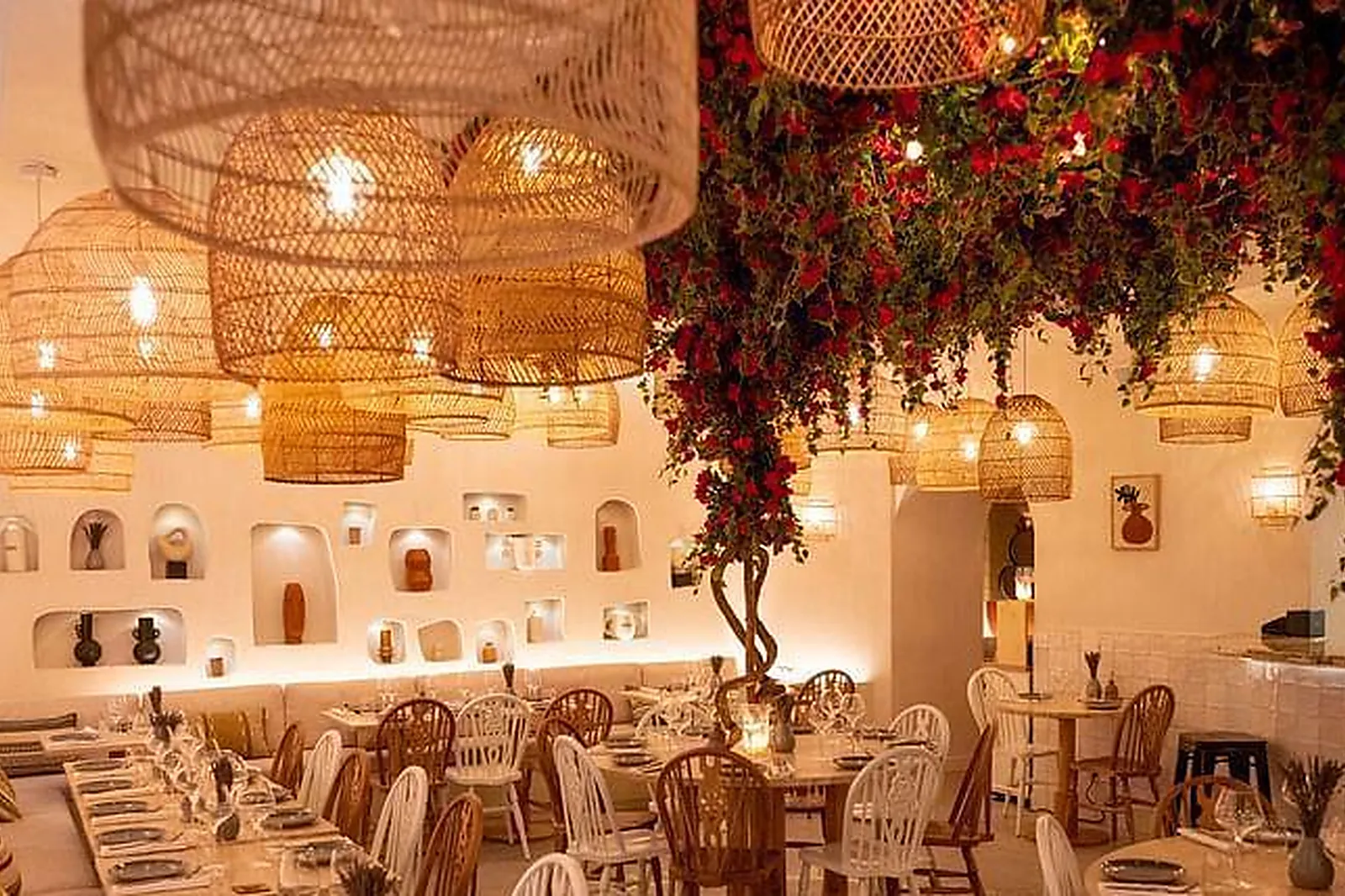 Lieux événementiels, KALAMATA PARIS