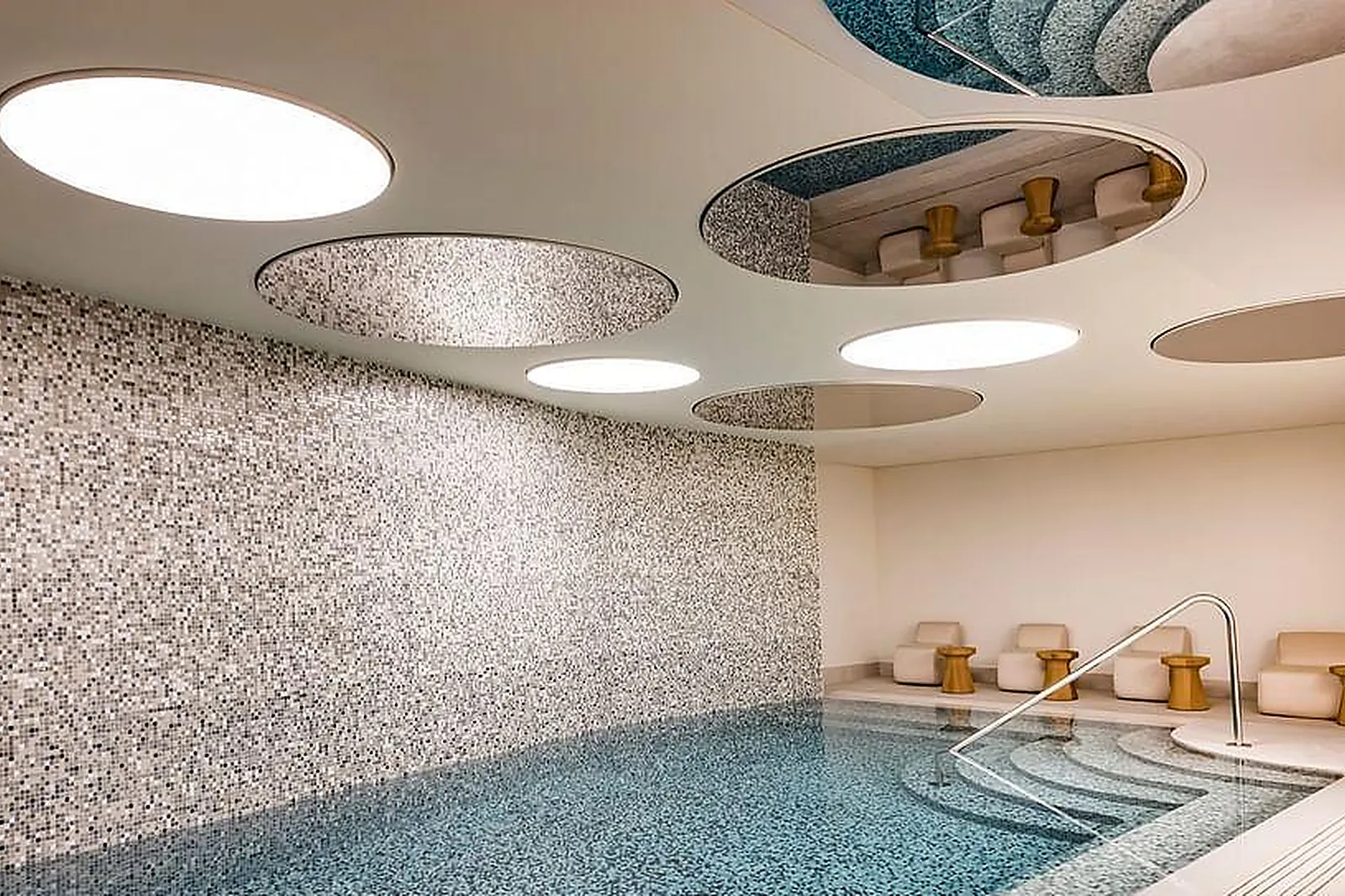 Lieux événementiels, HELLODOM - COLONNES