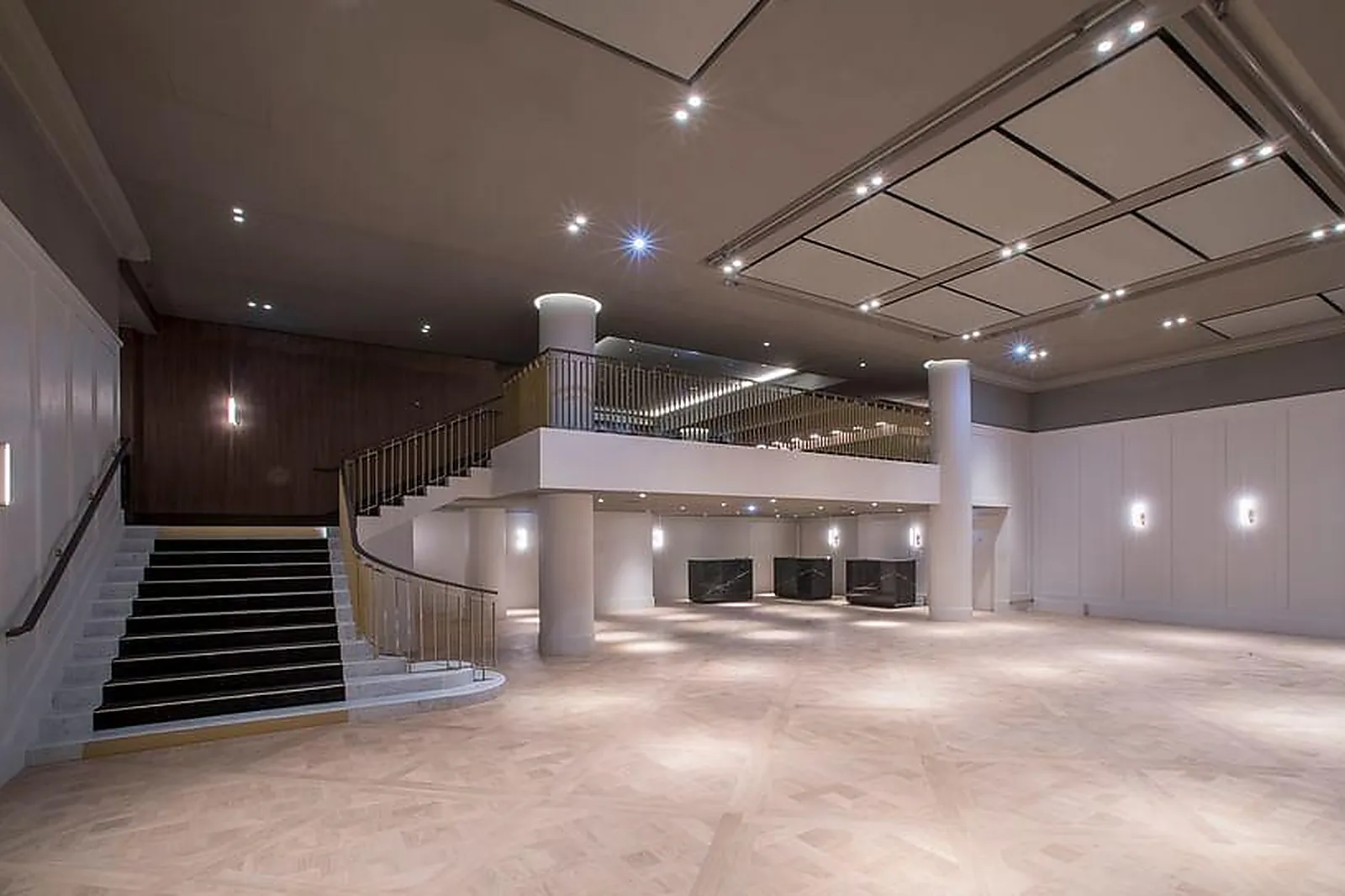 Lieux événementiels, HELLODOM - COLONNES