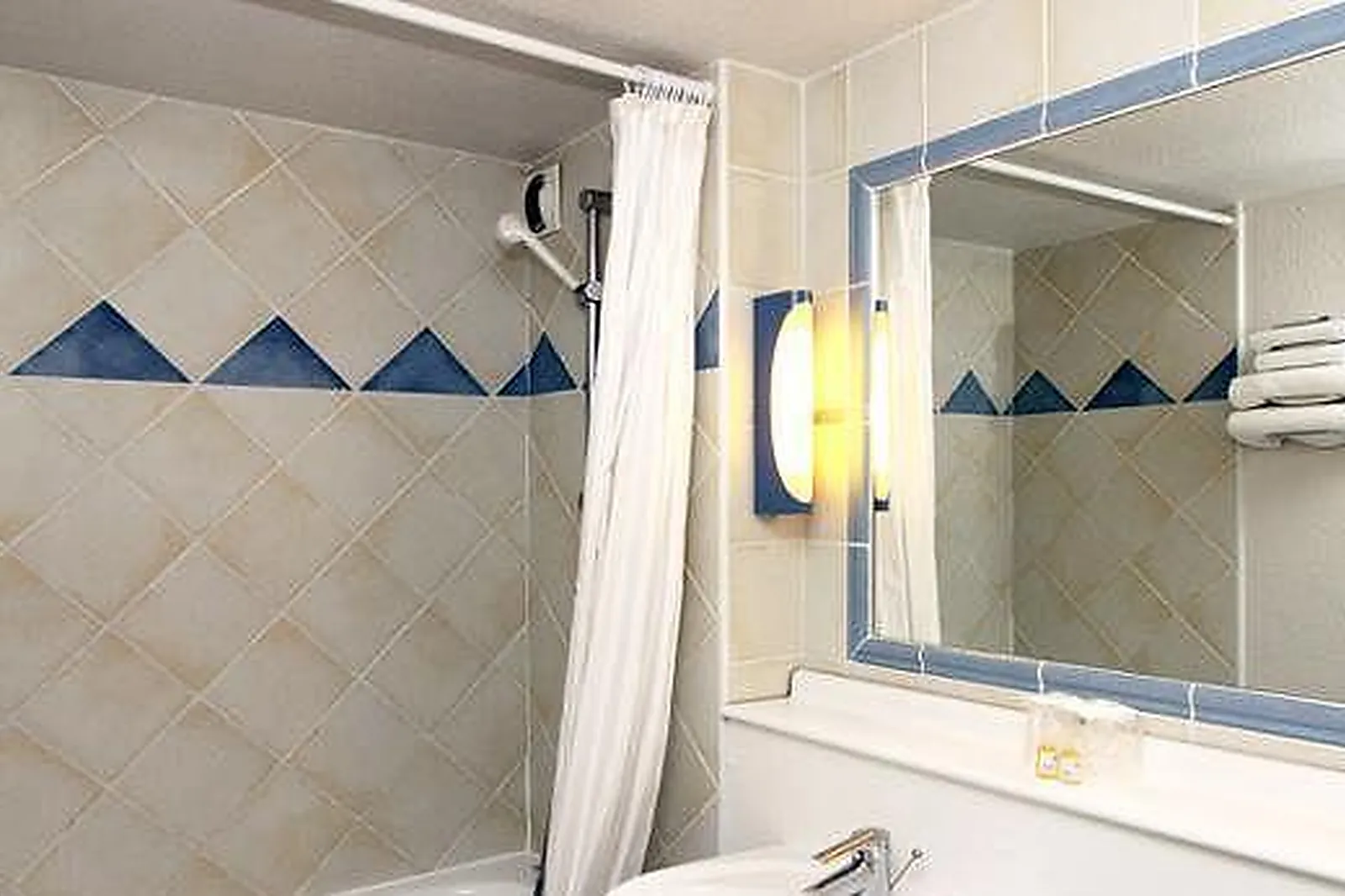 Lieux événementiels, KYRIAD CANNES OUEST - MANDELIEU ***