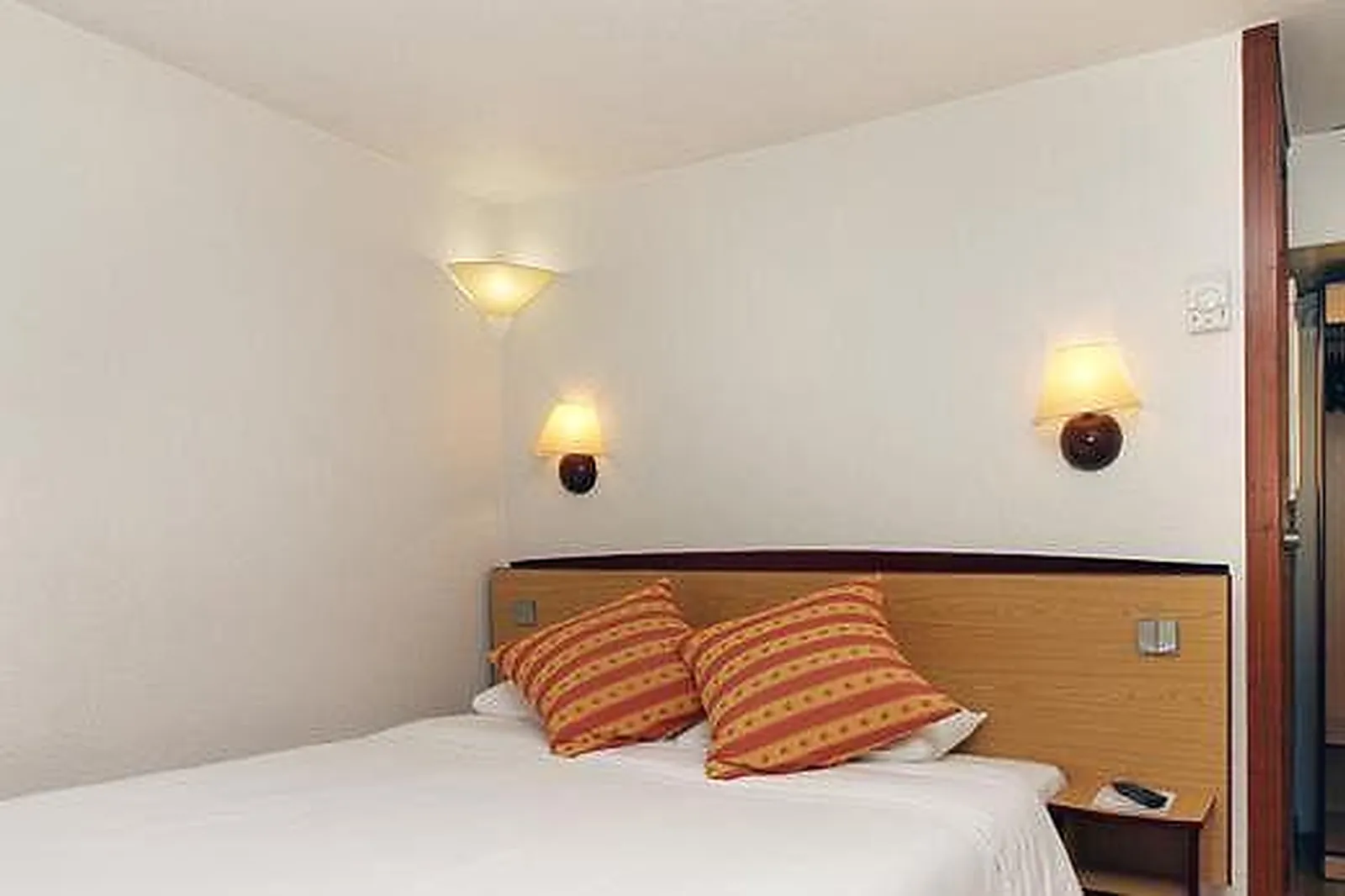 Lieux événementiels, KYRIAD CANNES OUEST - MANDELIEU ***