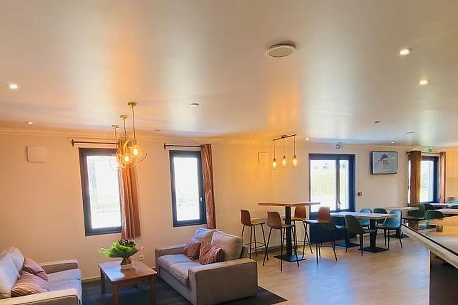 Lieux événementiels, KYRIAD CHANTILLY NORD SAINT MAXIMIN CREIL***