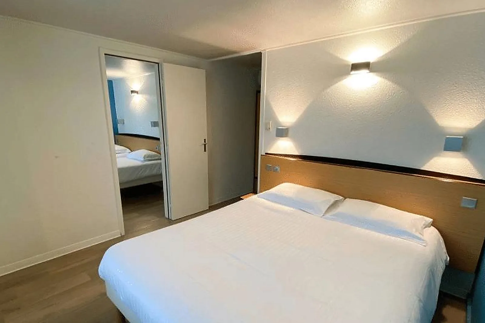 Lieux événementiels, KYRIAD DIRECT ROANNE ***