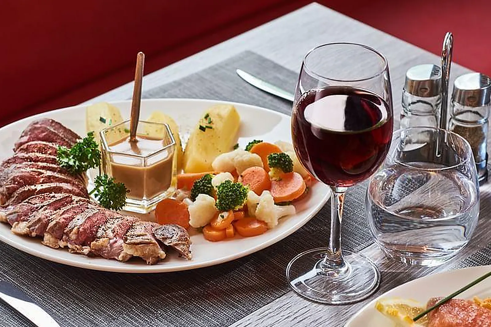 Lieux événementiels, KYRIAD LILLE MONS EN BAROEUL***