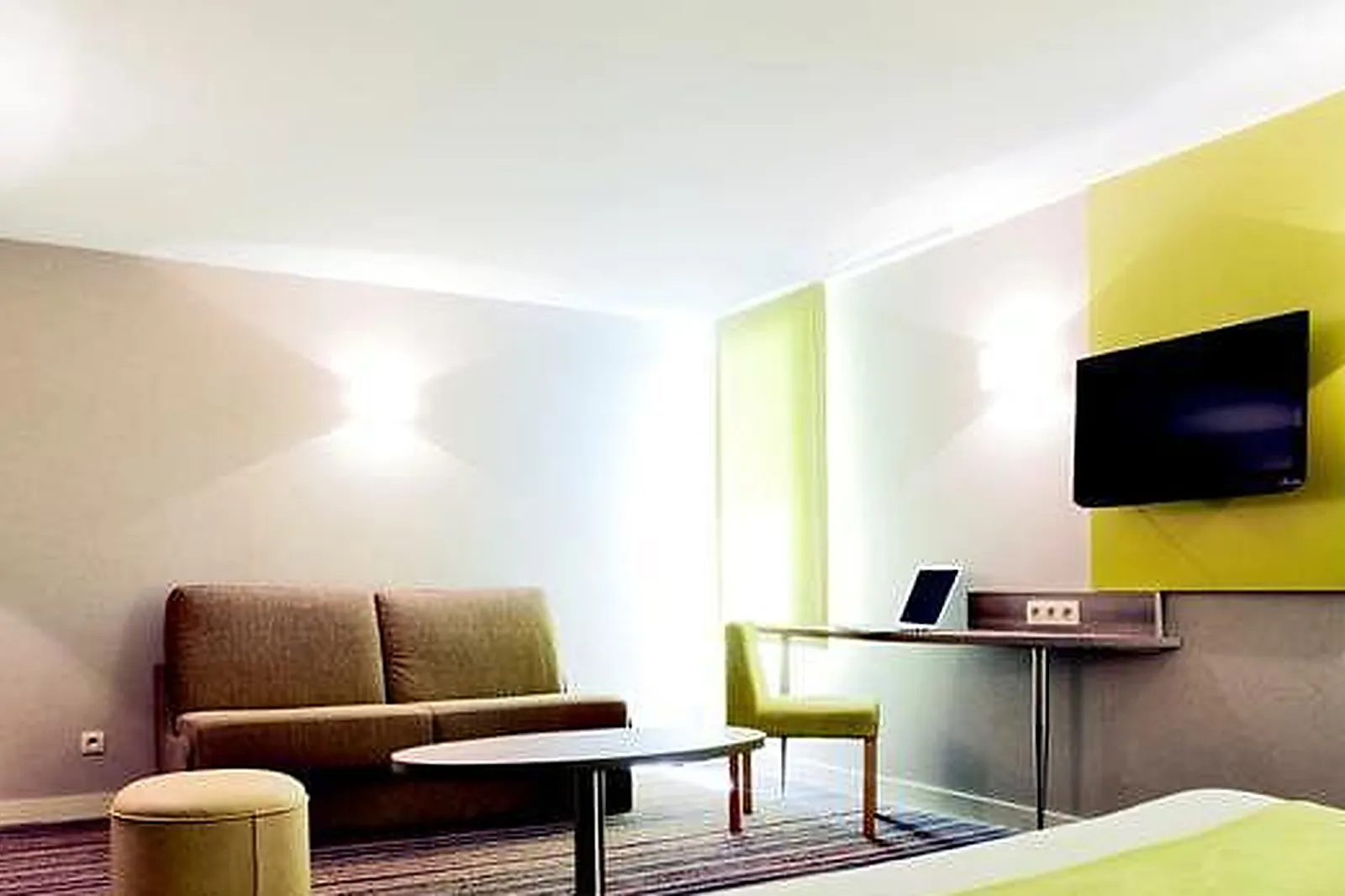 Lieux événementiels, KYRIAD LYON EST SAINT BONNET DE MURE ***