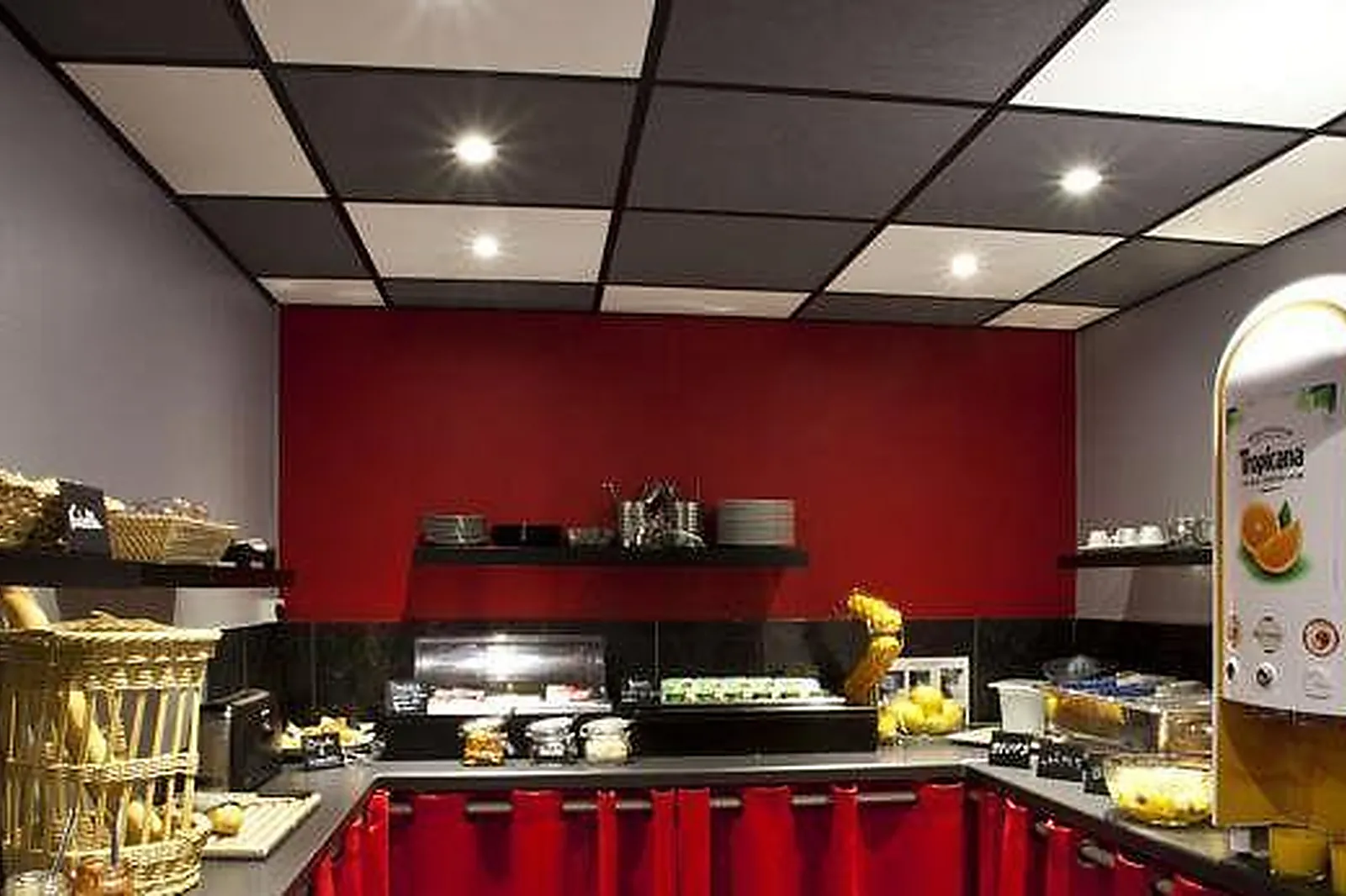 Lieux événementiels, KYRIAD MARSEILLE PARADIS ***