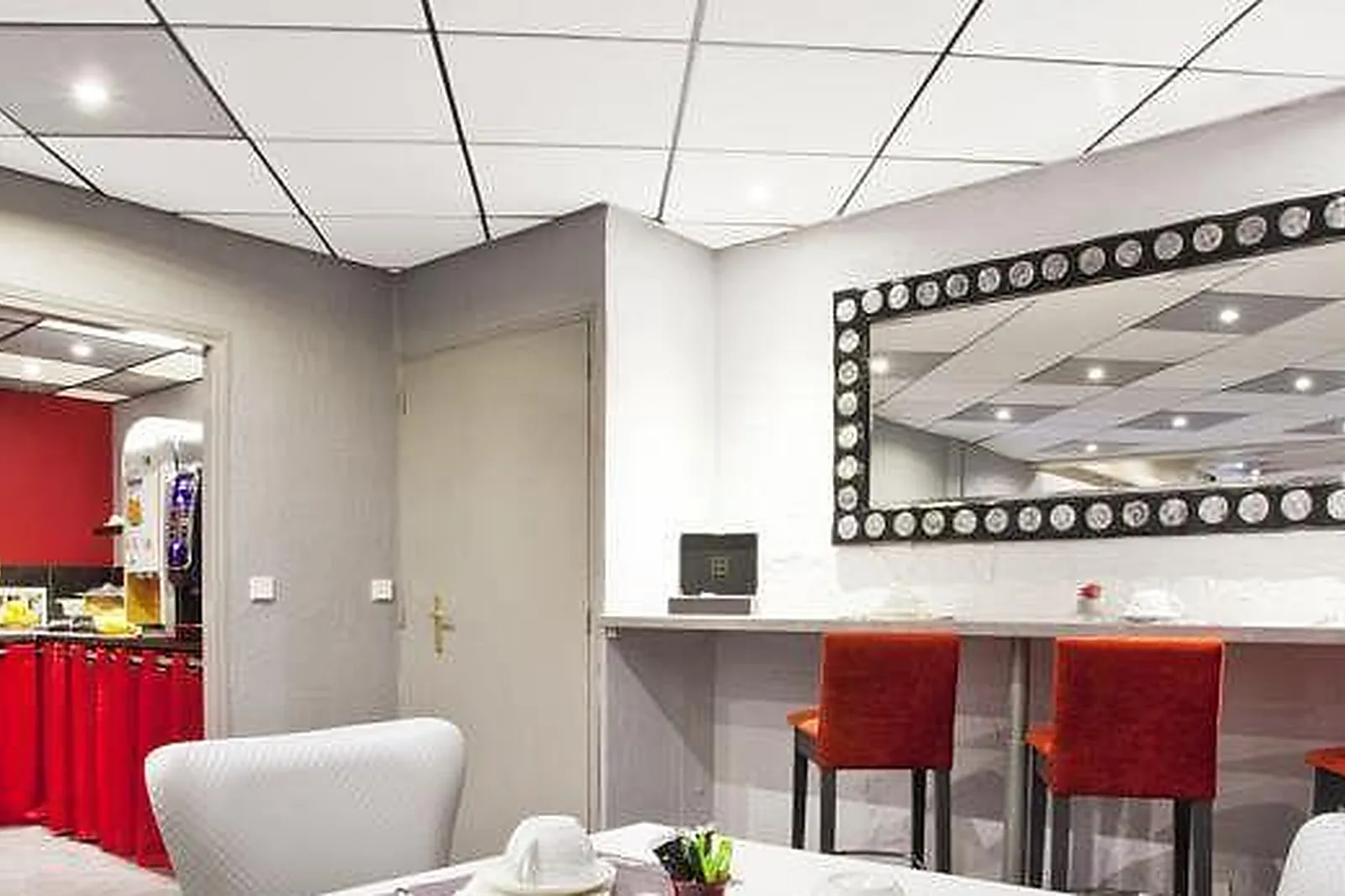 Lieux événementiels, KYRIAD MARSEILLE PARADIS ***