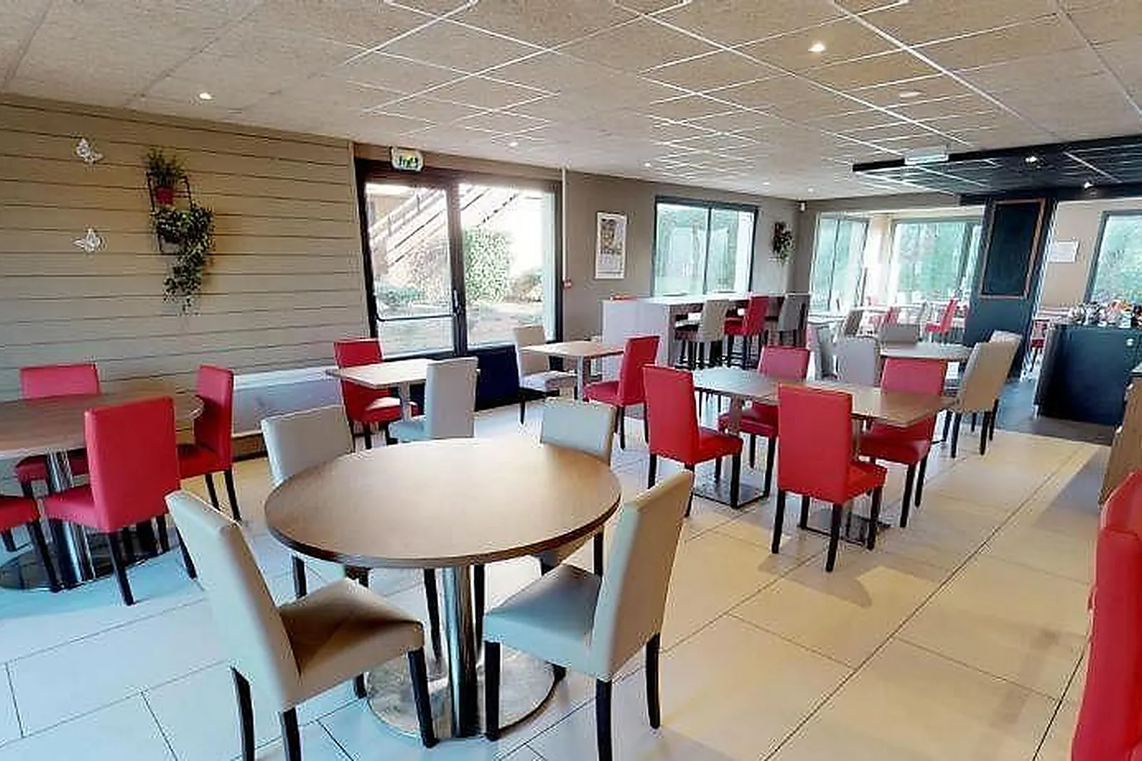 Lieux événementiels, KYRIAD NANTEUIL-LÈS-MEAUX***