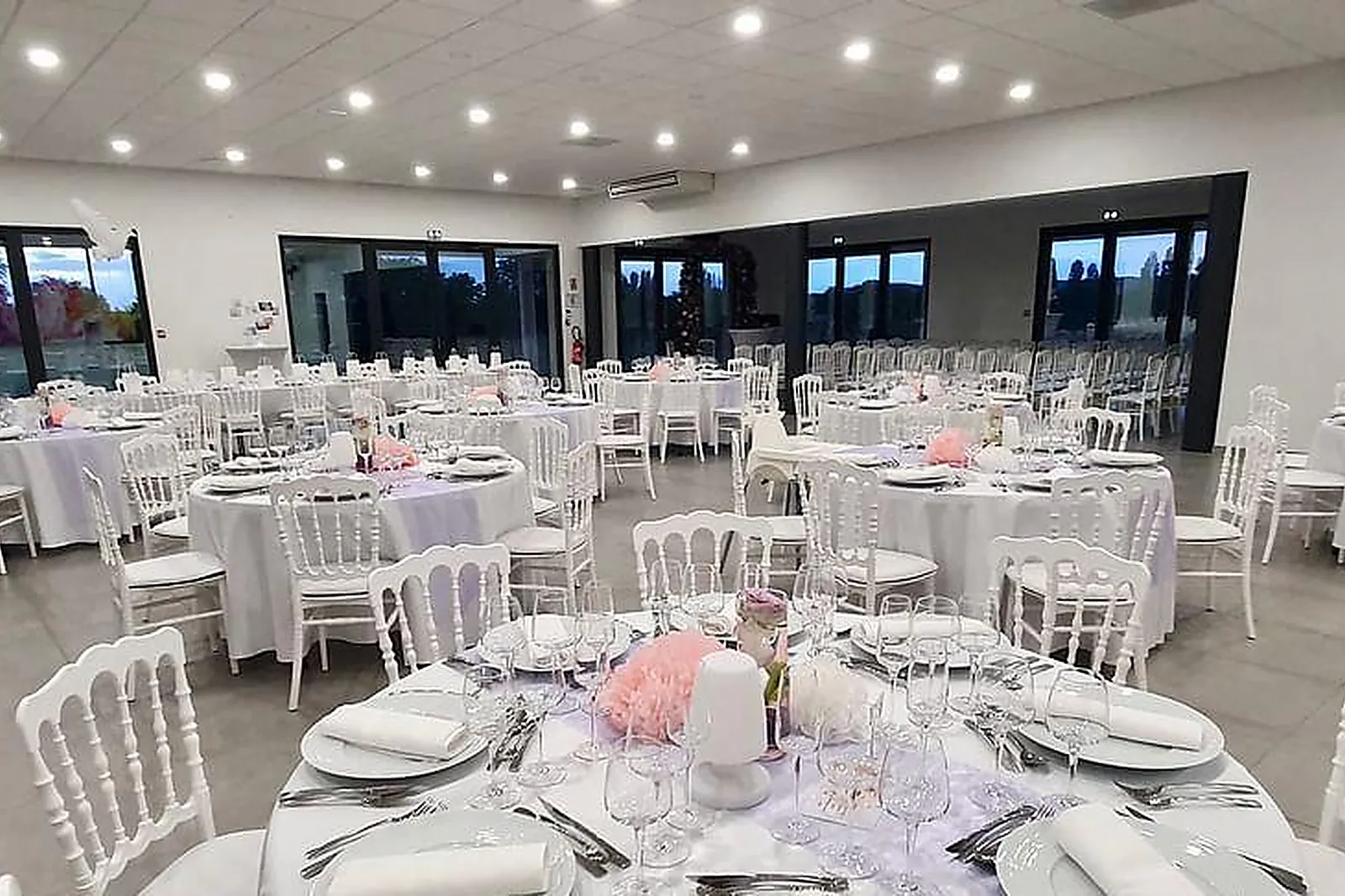 Lieux événementiels, KYRIAD SENS***