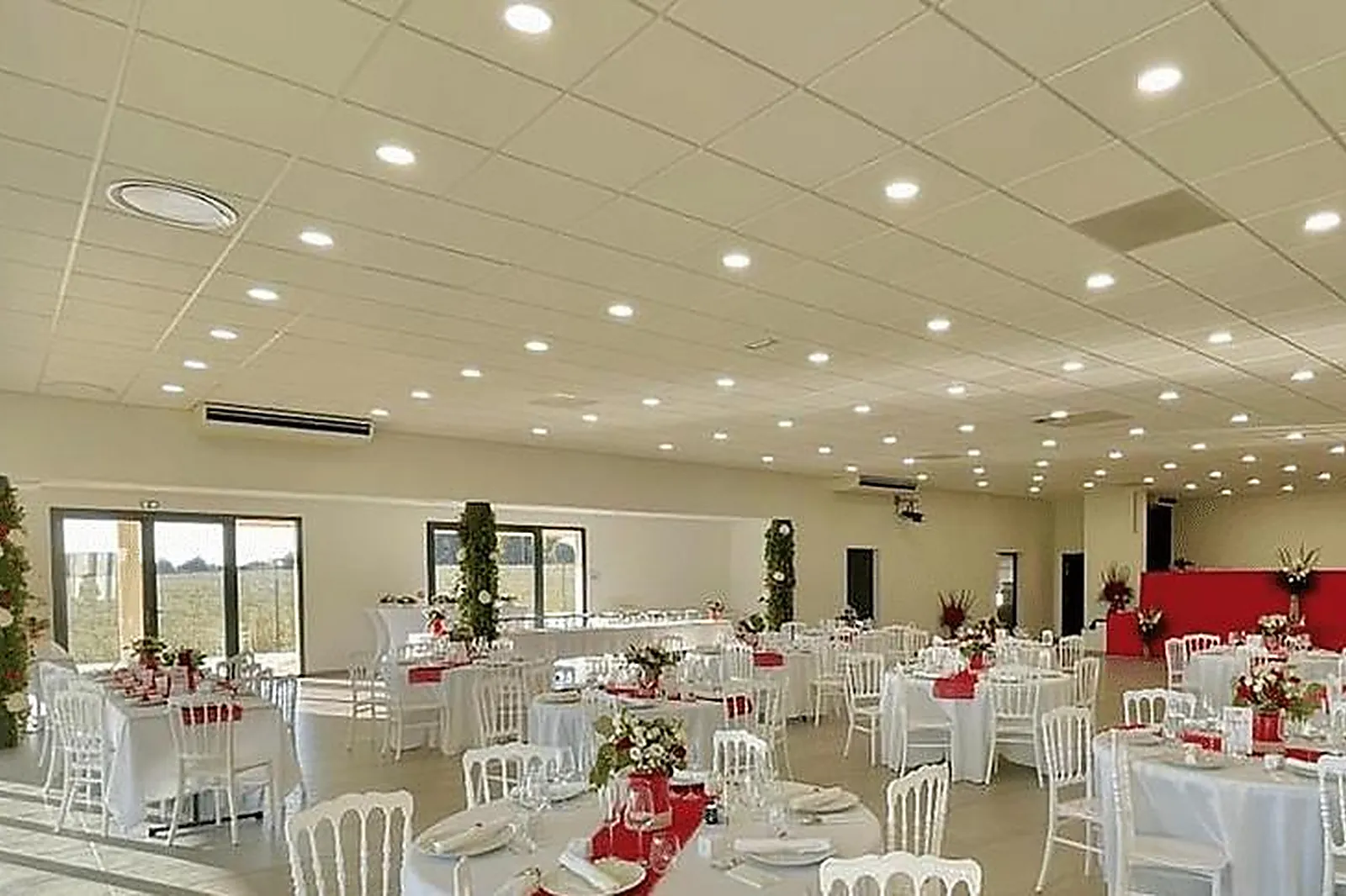 Lieux événementiels, KYRIAD SENS***