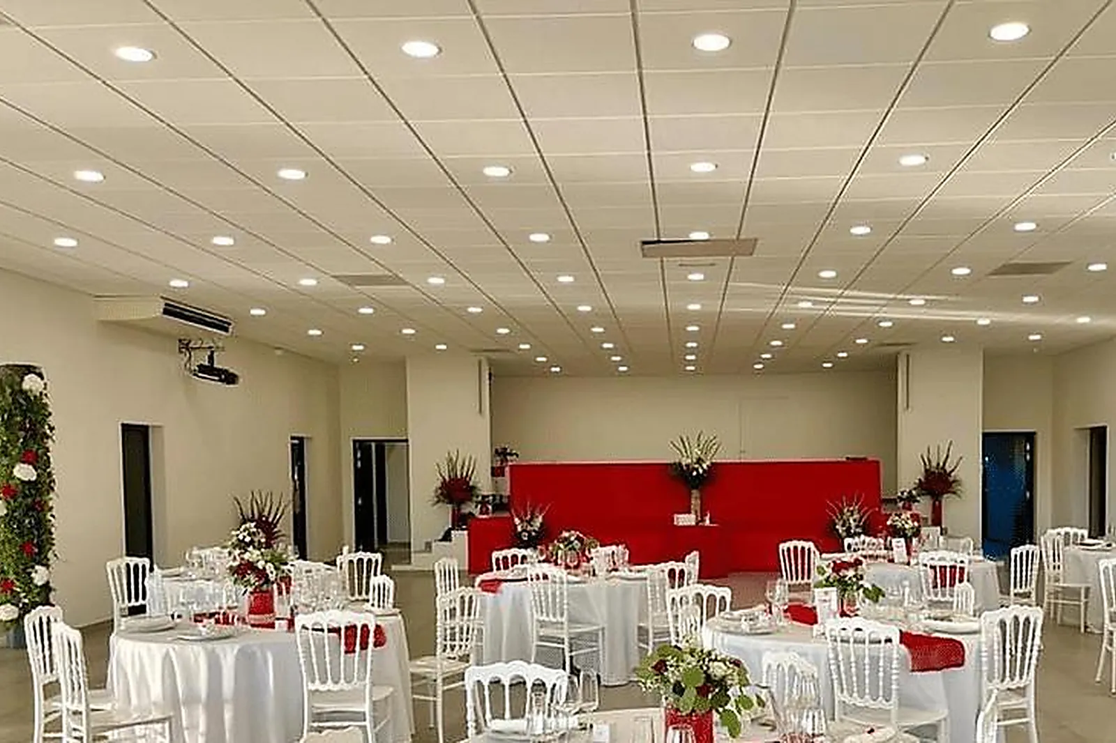 Lieux événementiels, KYRIAD SENS***