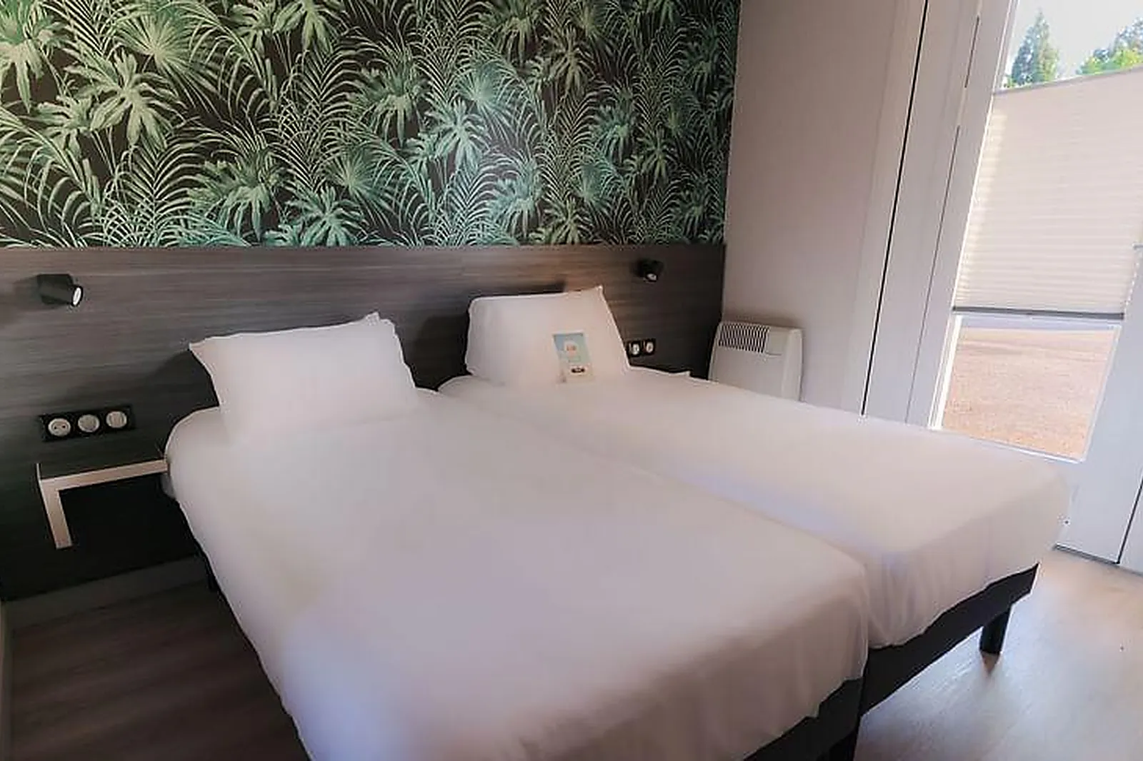 Lieux événementiels, KYRIAD SENS***