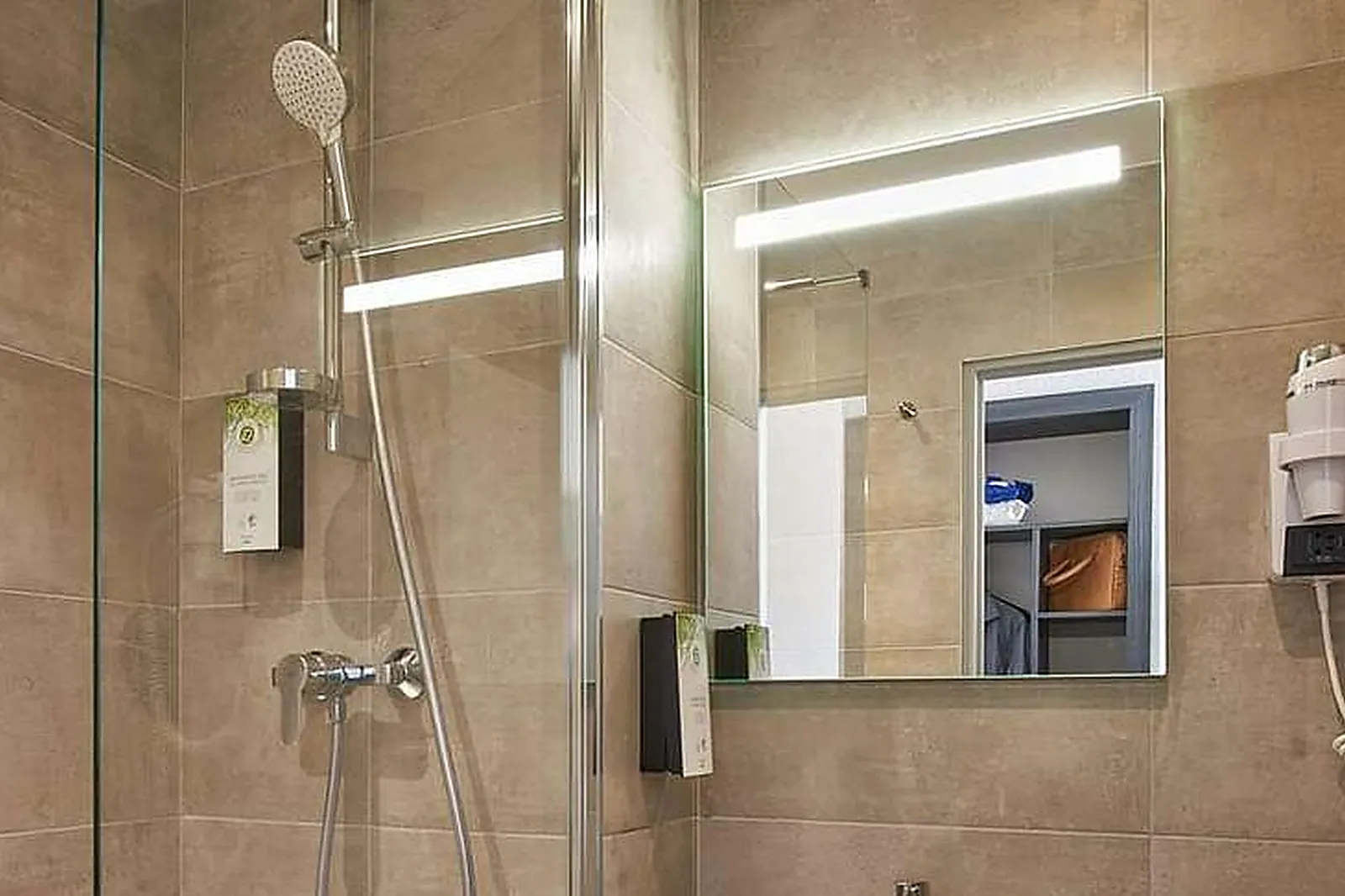 Lieux événementiels, KYRIAD SENS***