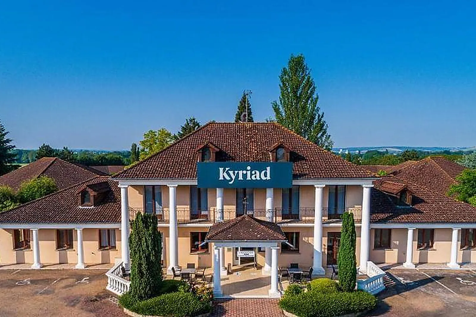 Lieux événementiels, KYRIAD SENS***