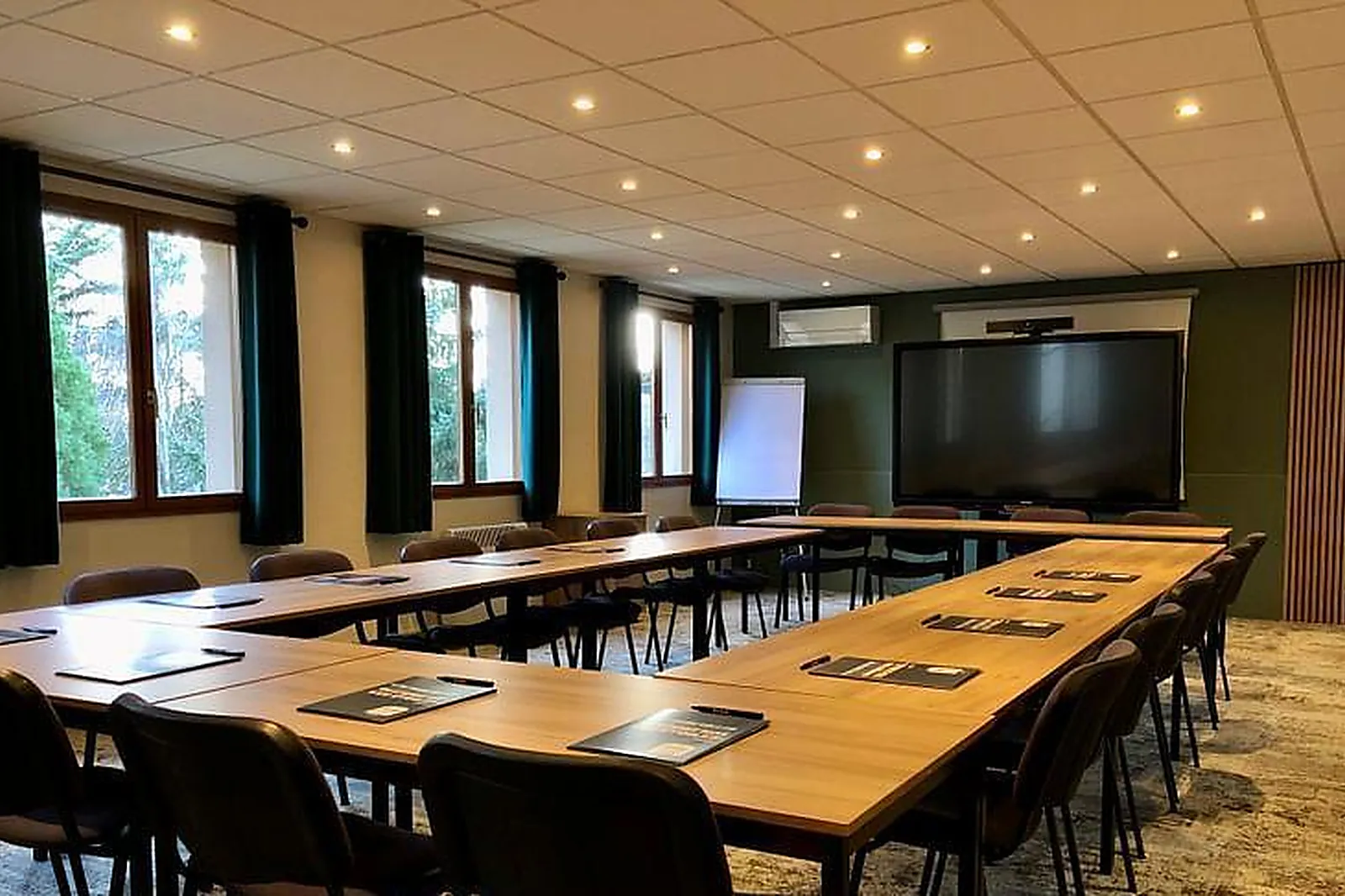 Lieux événementiels, KYRIAD SENS***