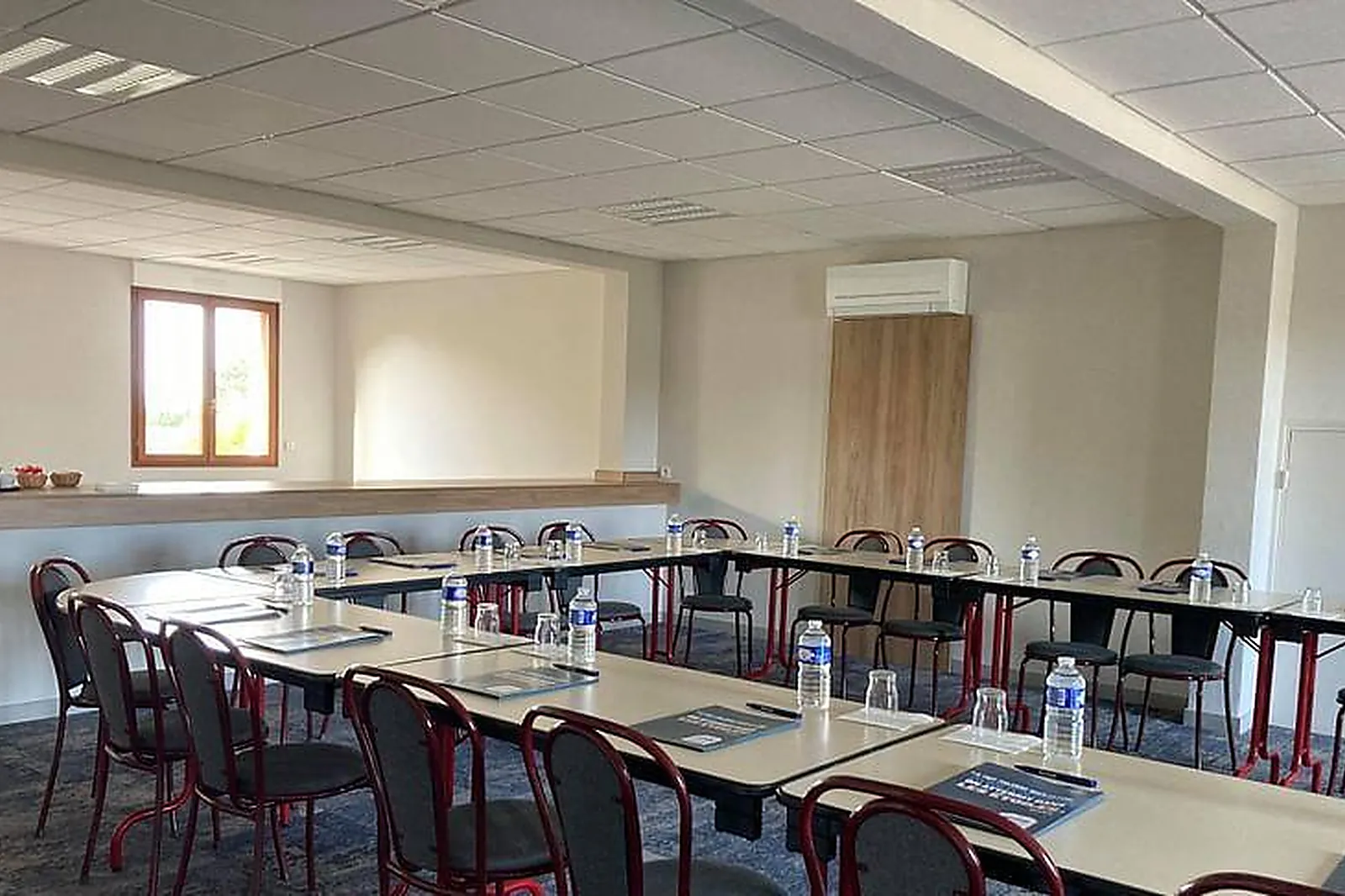 Lieux événementiels, KYRIAD SENS***