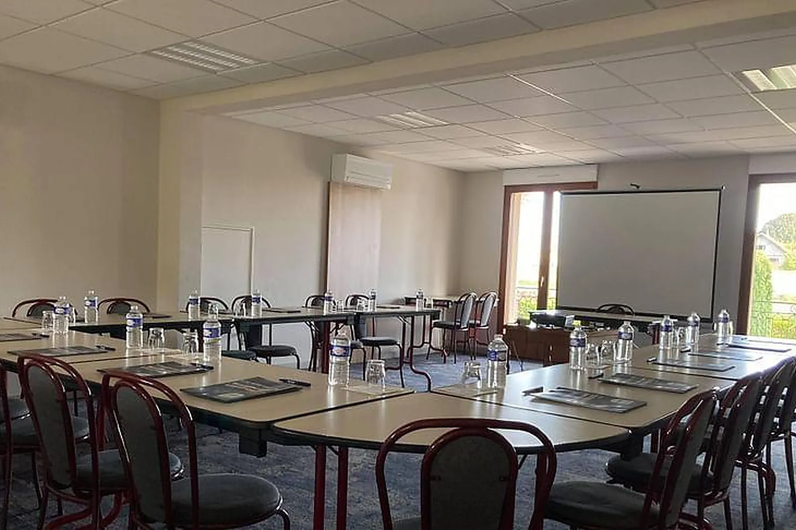 Lieux événementiels, KYRIAD SENS***