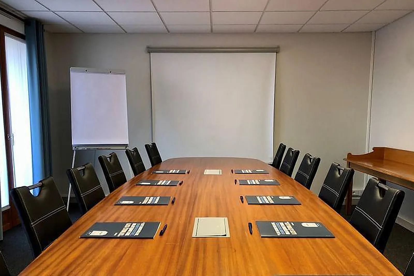 Lieux événementiels, KYRIAD SENS***