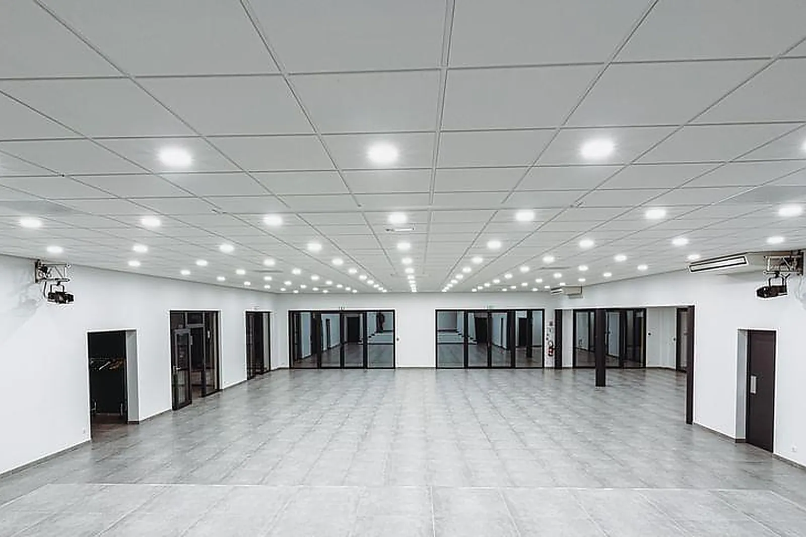 Lieux événementiels, KYRIAD SENS***