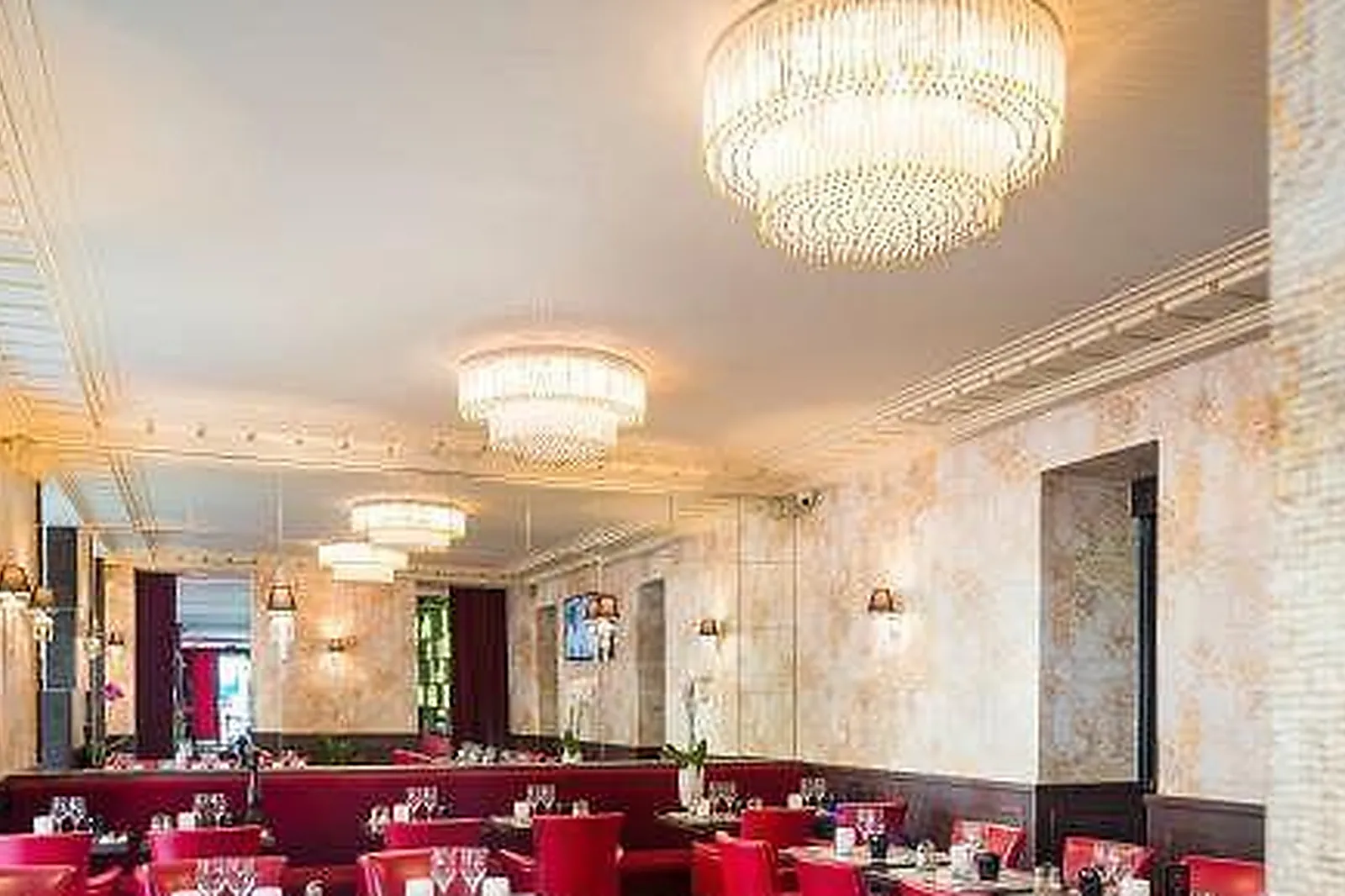 Lieux événementiels, LA BELLE POULE