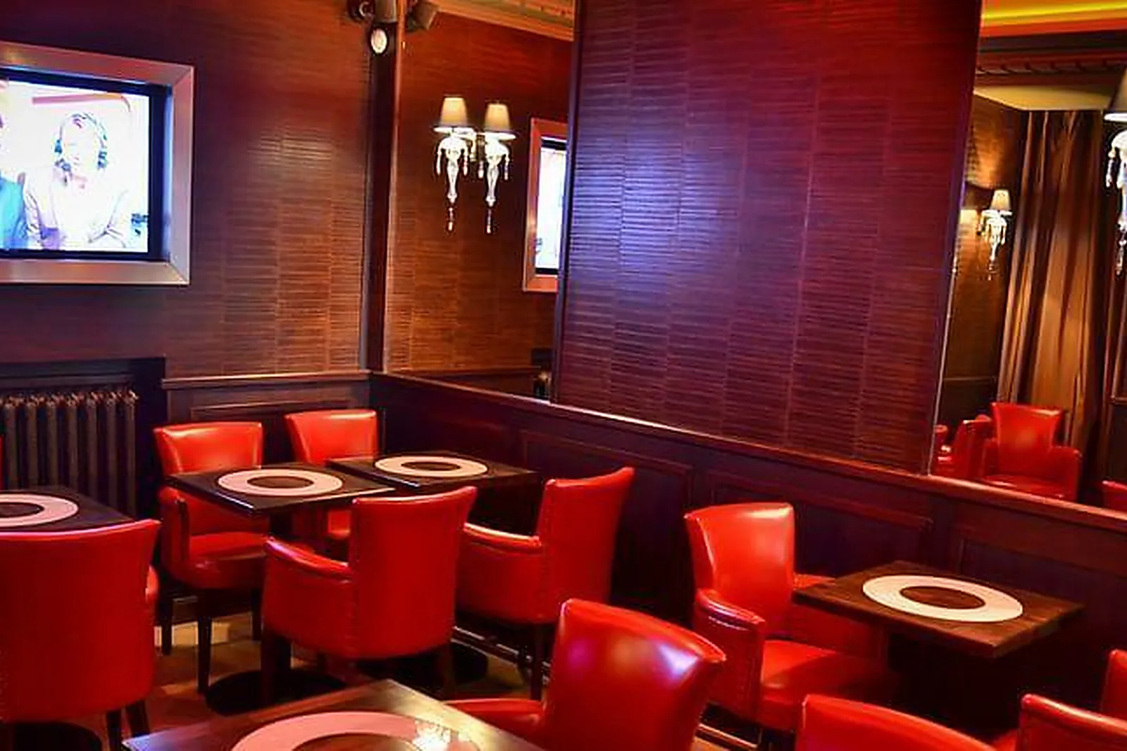 Lieux événementiels, LA BELLE POULE