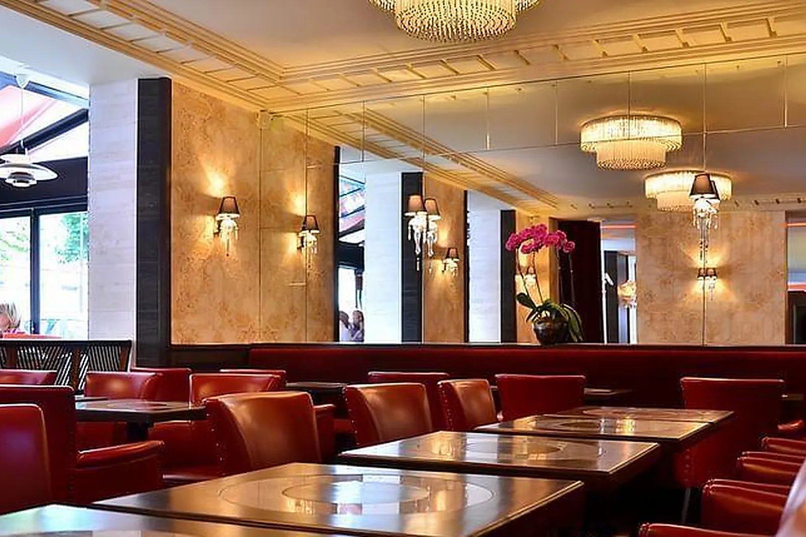 Lieux événementiels, LA BELLE POULE