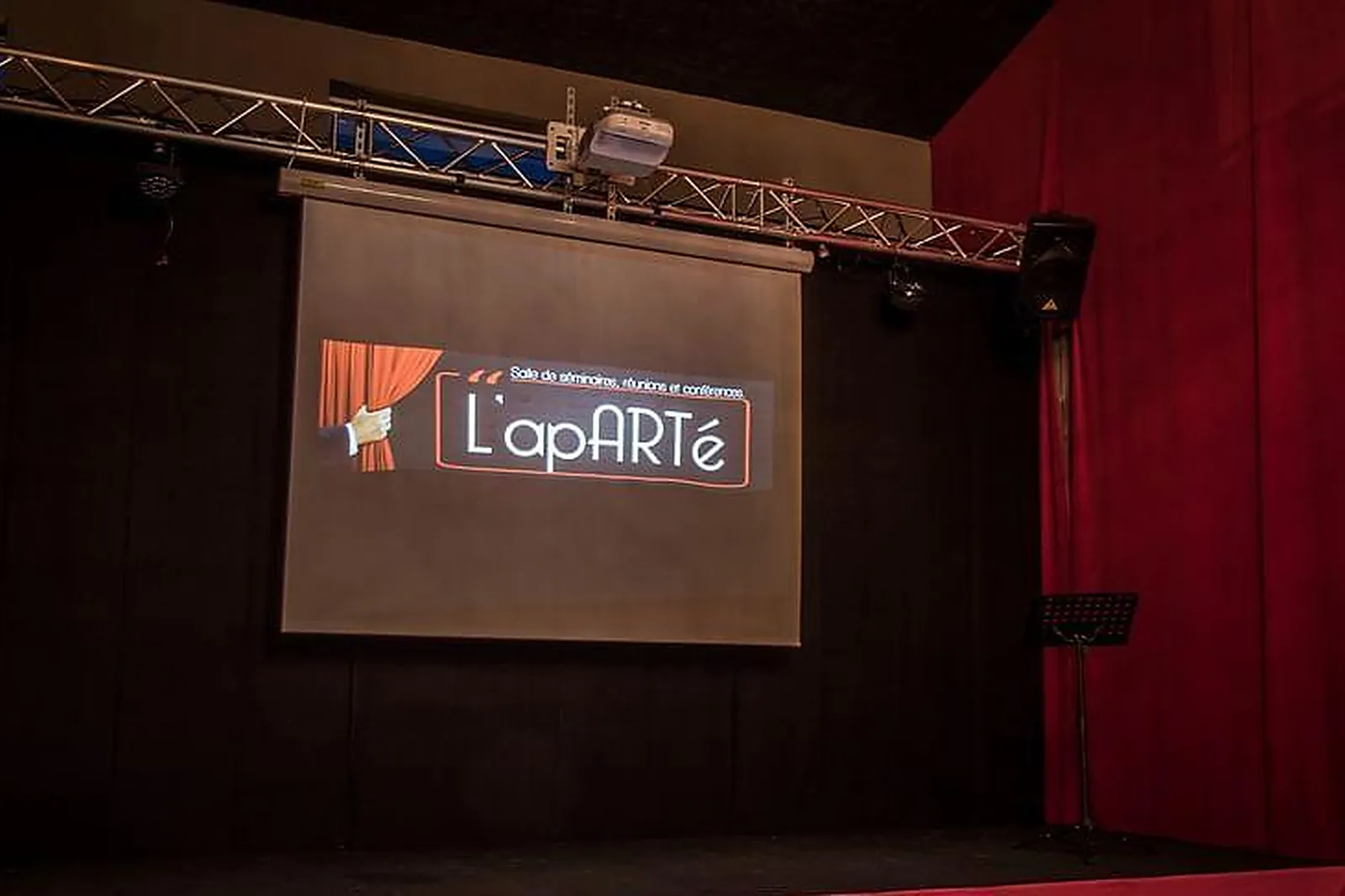 Lieux événementiels, L'APARTÉ