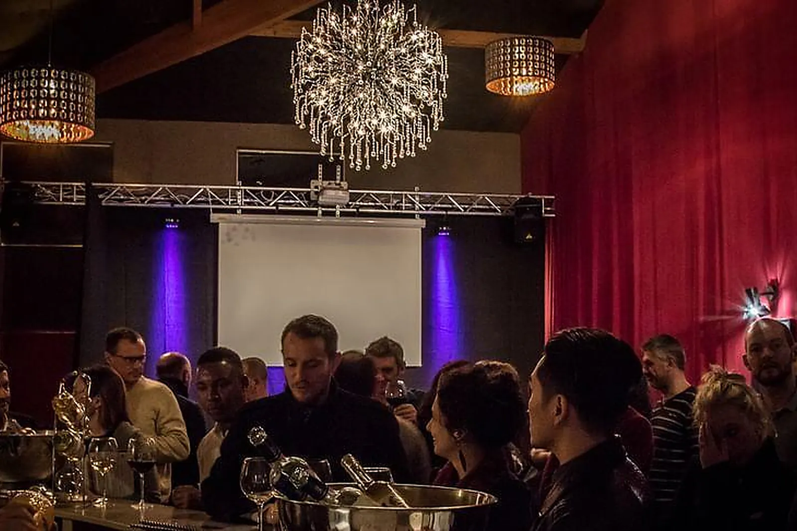 Lieux événementiels, L'APARTÉ