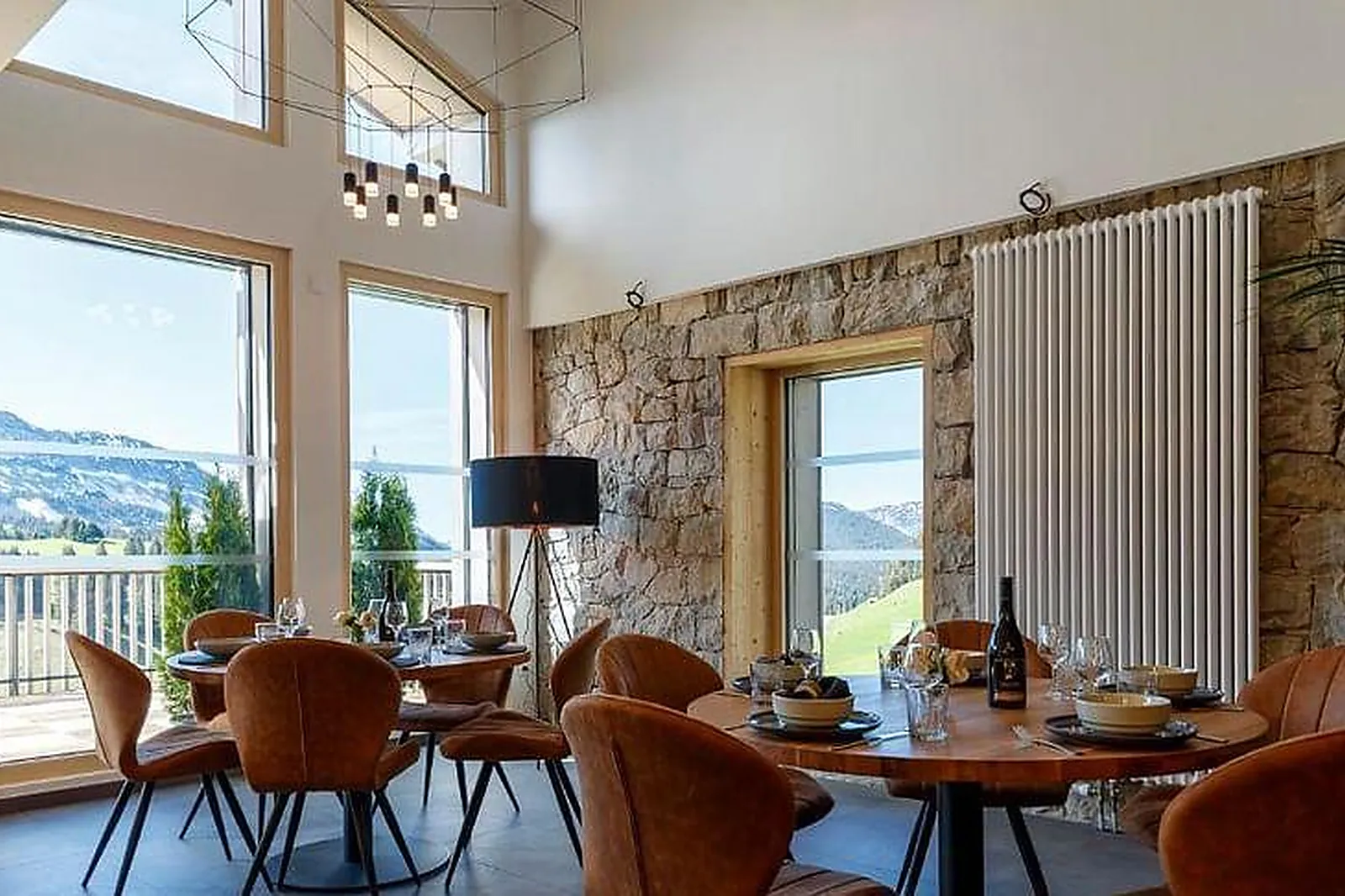 Lieux événementiels, ADONIS GAP ***