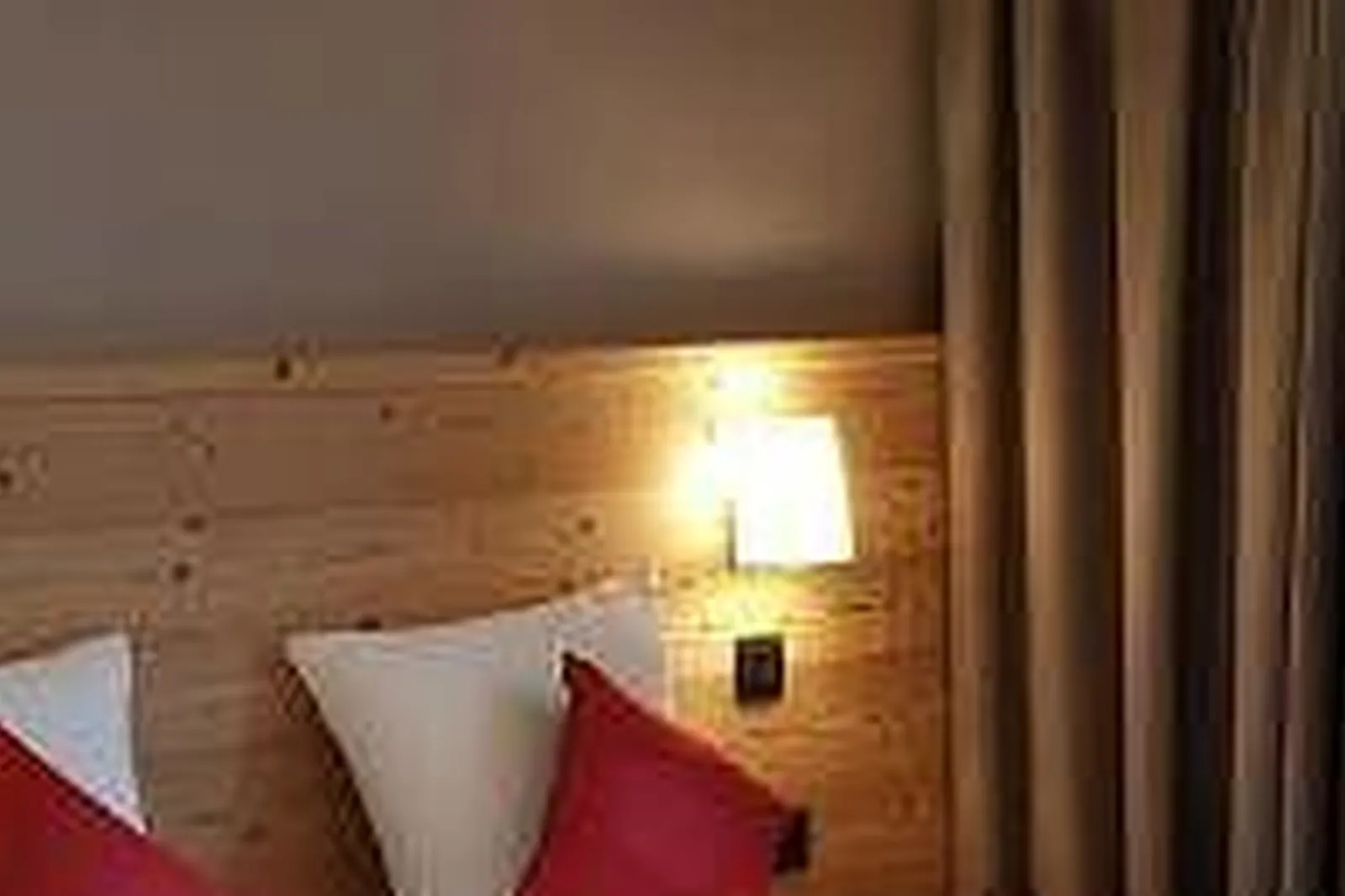 Lieux événementiels, ADONIS GAP ***