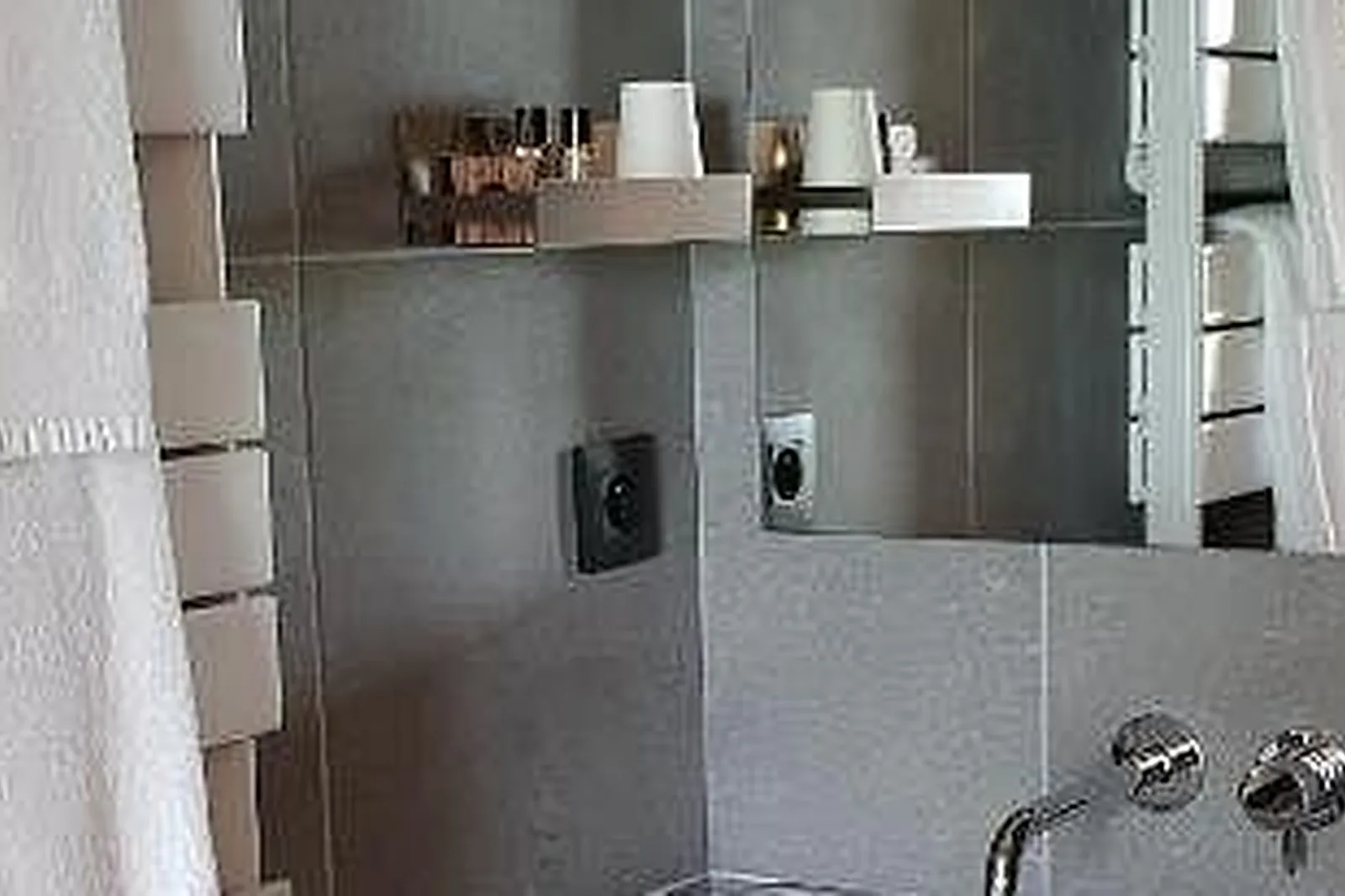 Lieux événementiels, ADONIS GAP ***