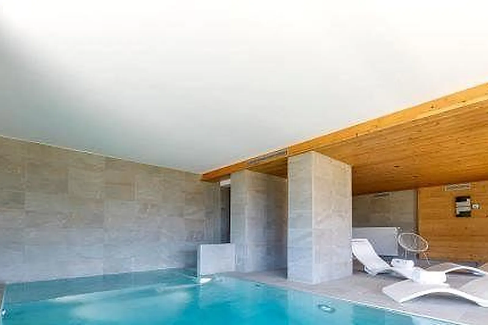 Lieux événementiels, ADONIS GAP ***