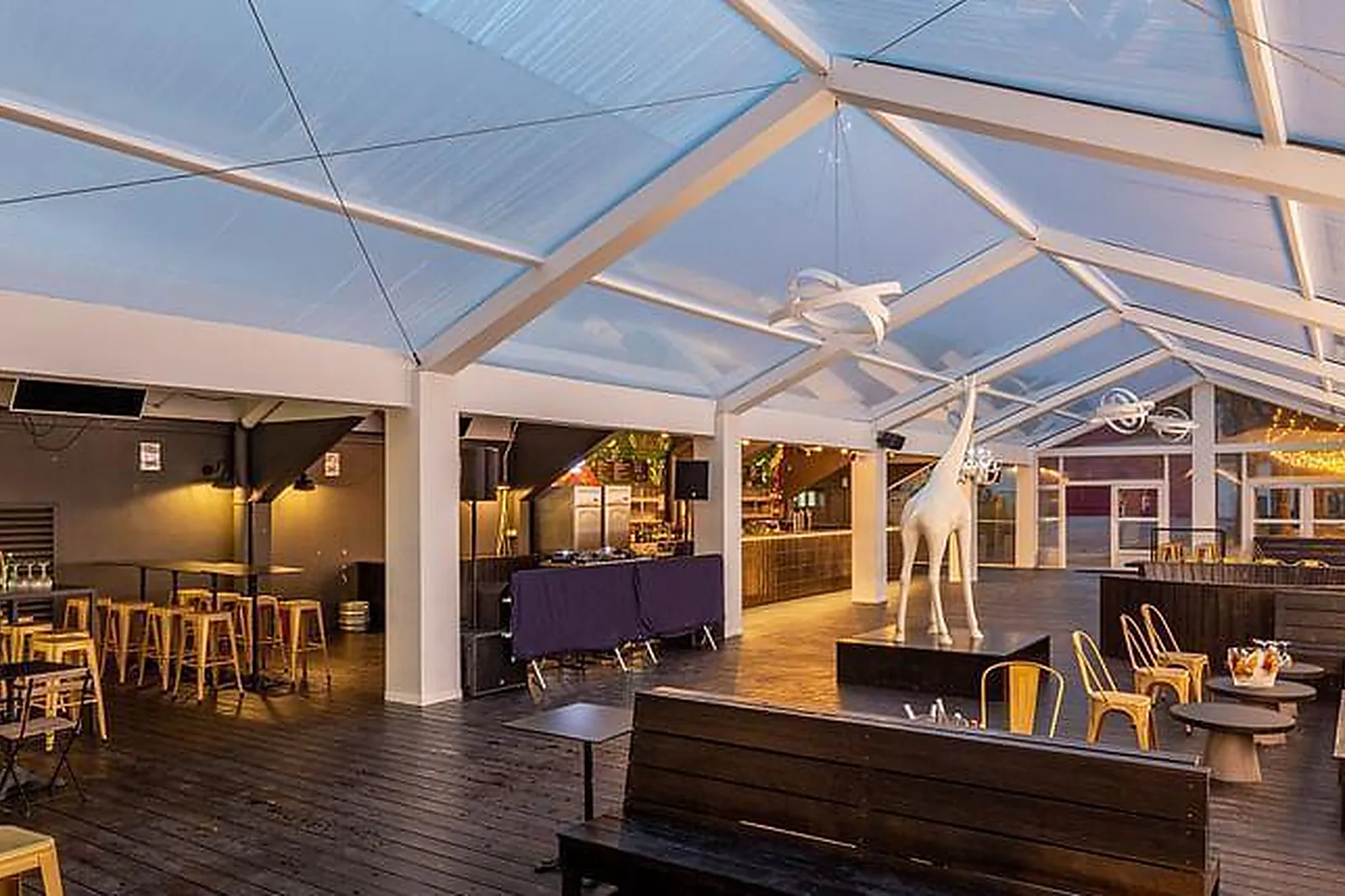 Lieux événementiels, LE TRINQUET VILLAGE