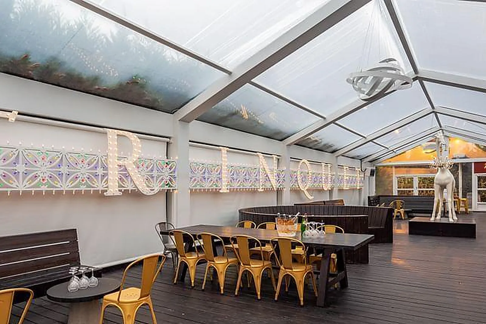 Lieux événementiels, LE TRINQUET VILLAGE